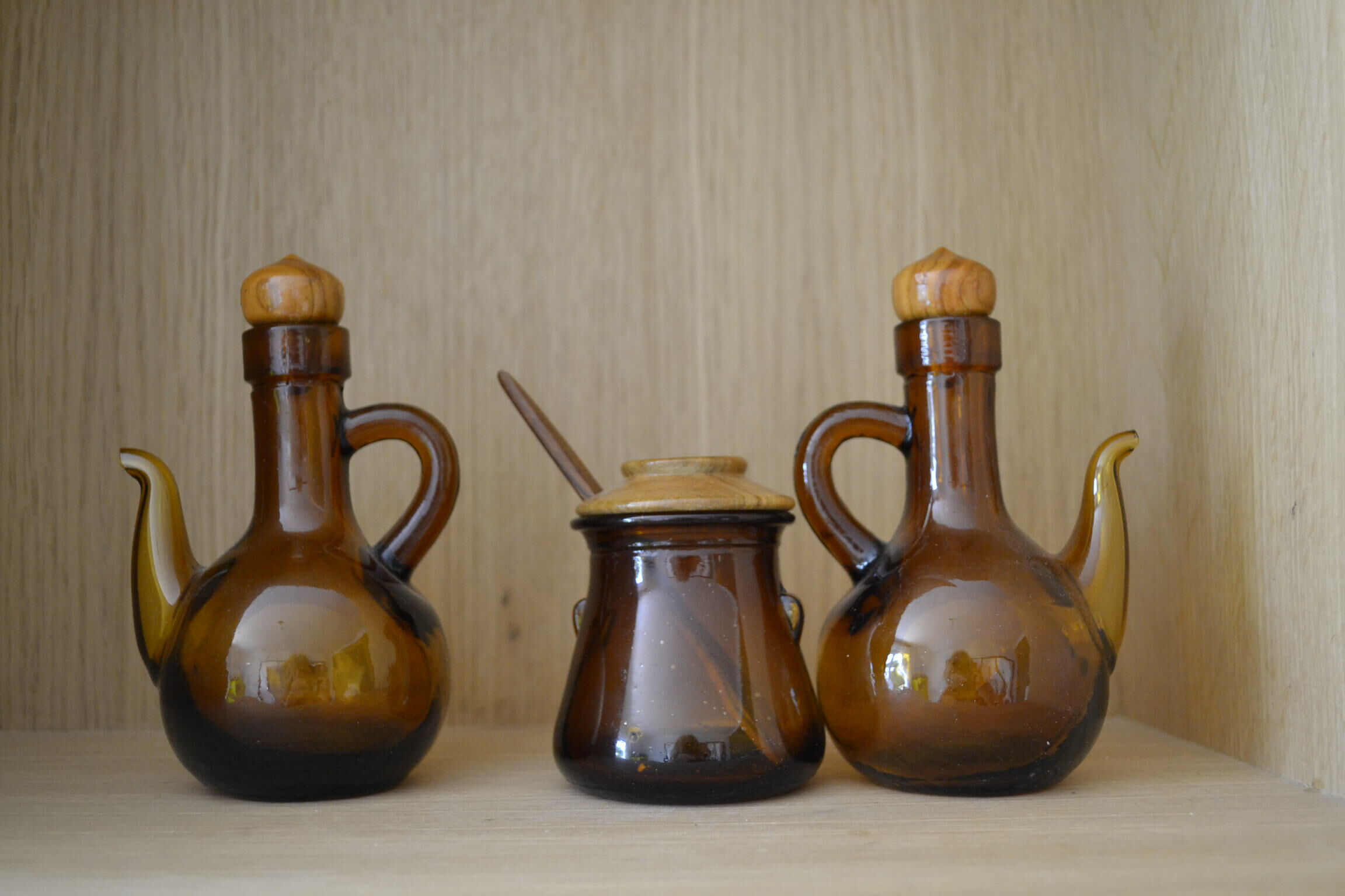 Oil, wine and moutardier smoked glass and wood