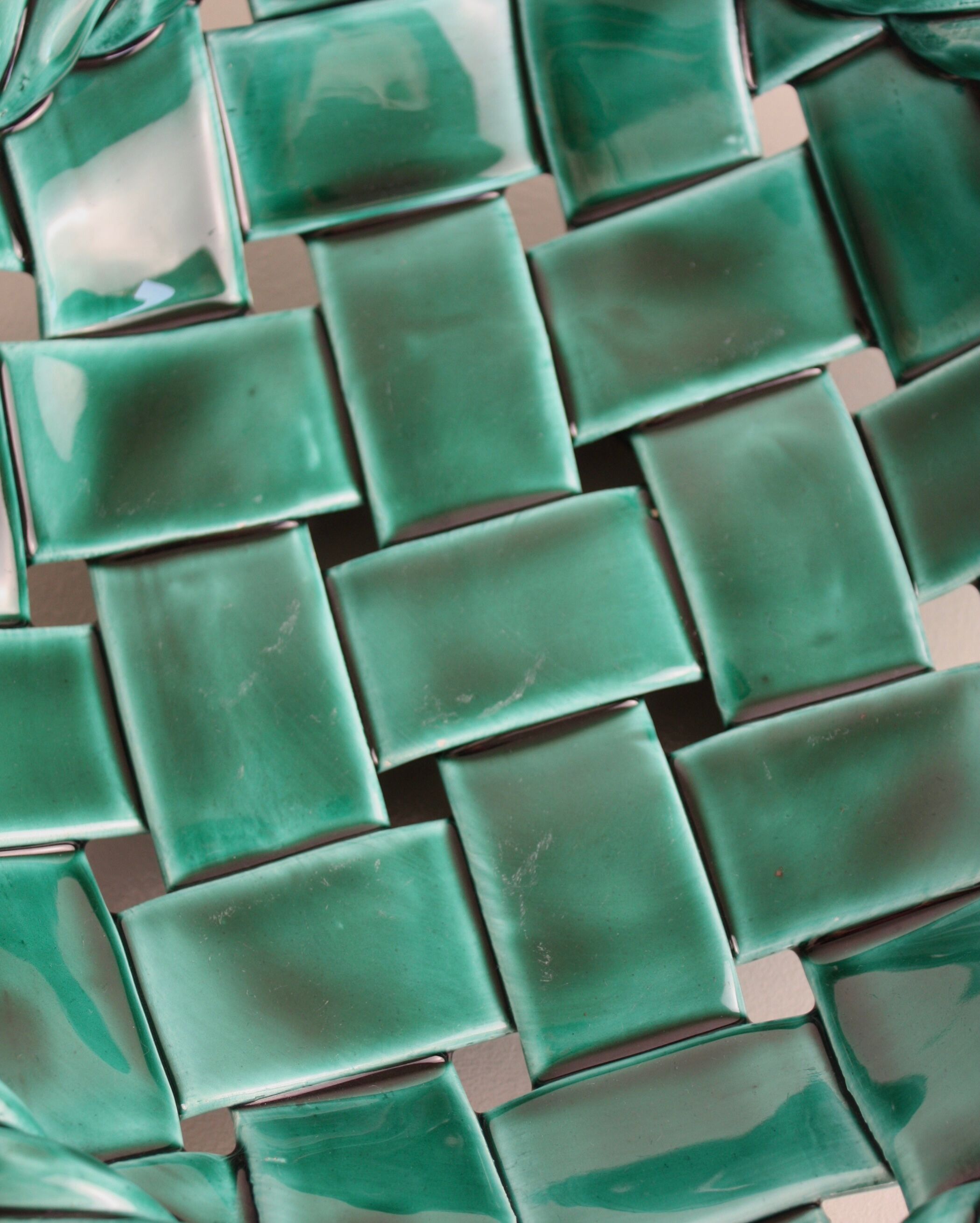 Green braided earthenware cut