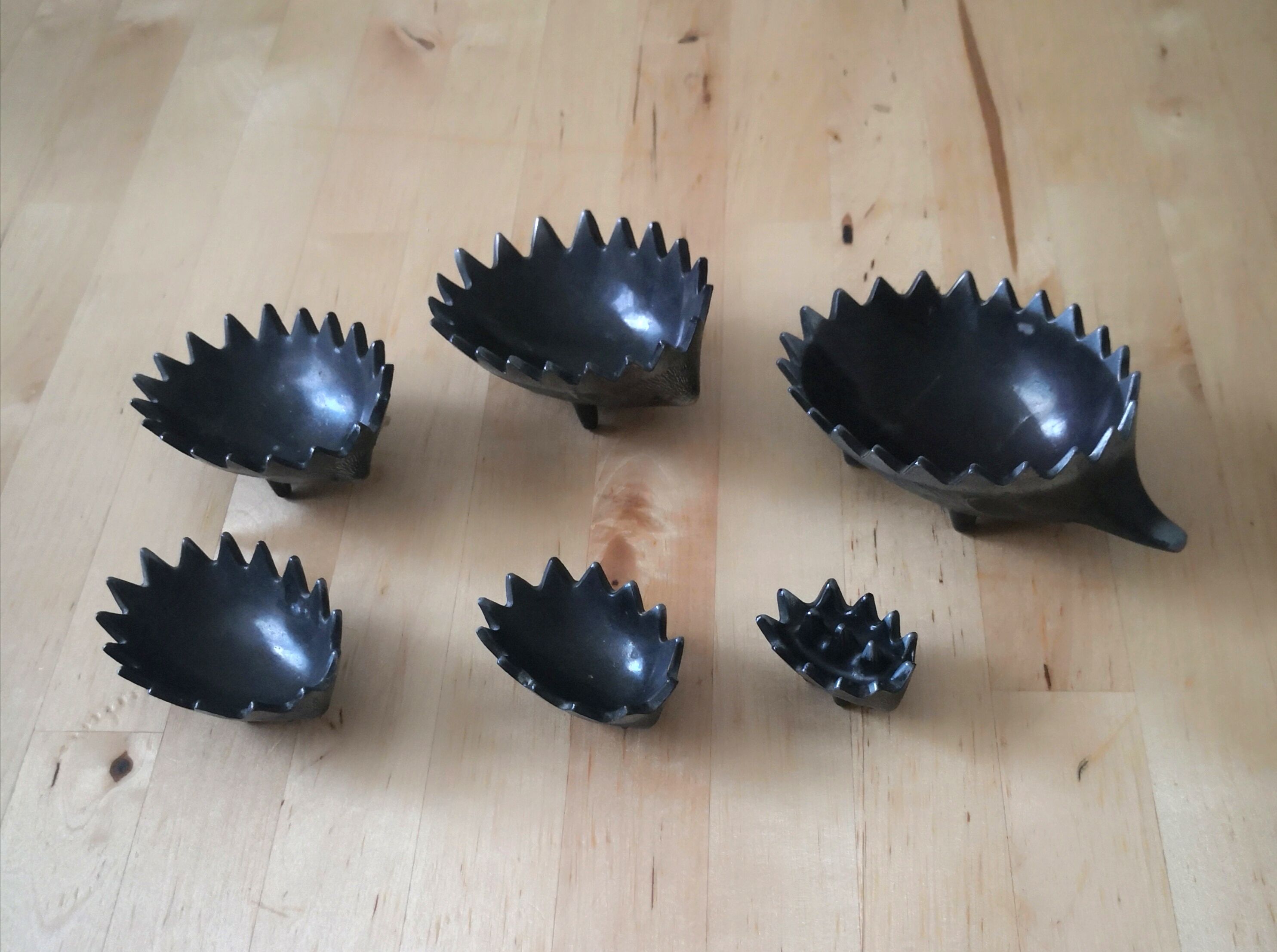 Ashtray nesting hedgehog