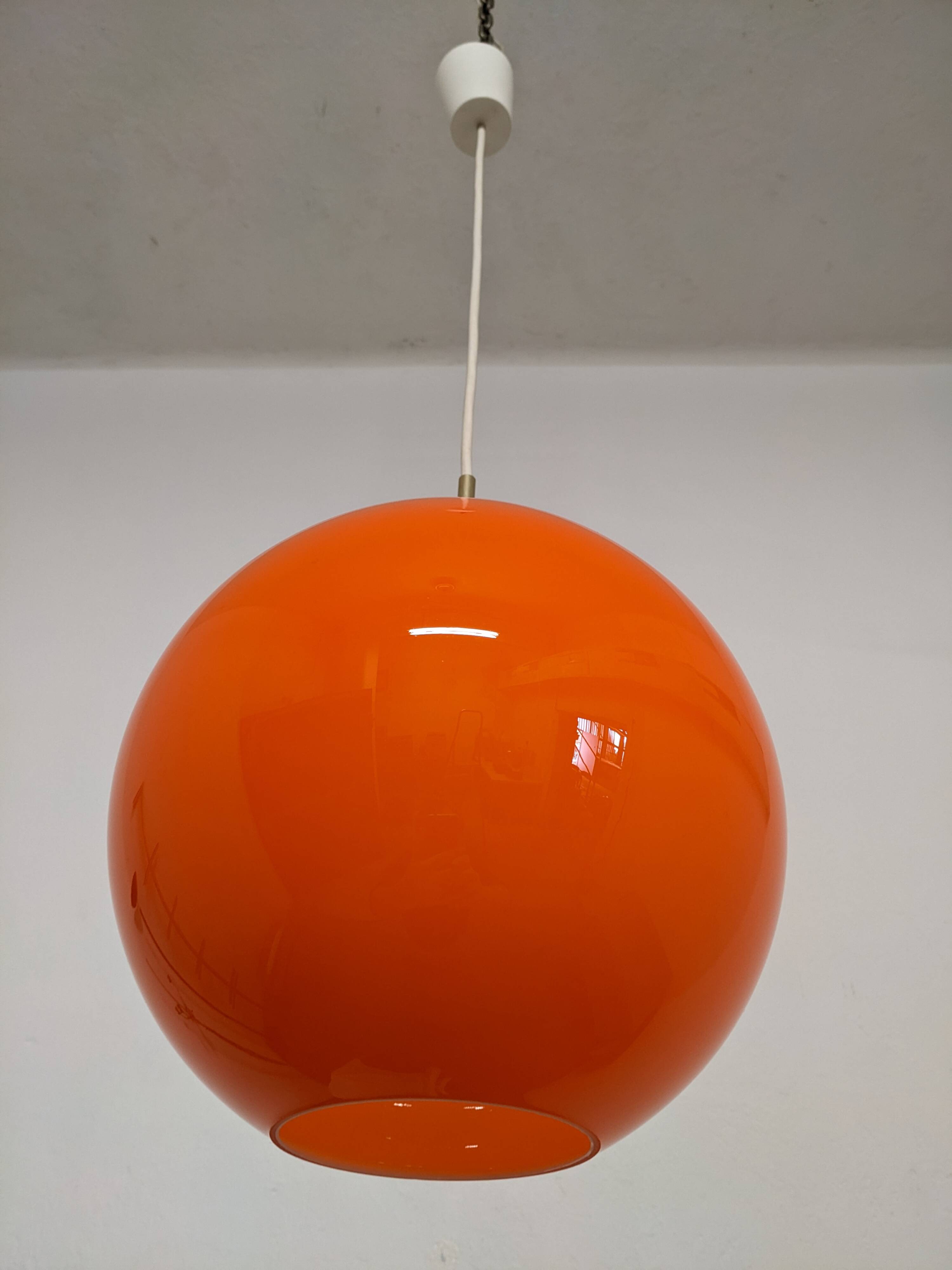 Suspension boule XL en opaline orange des années 60/70