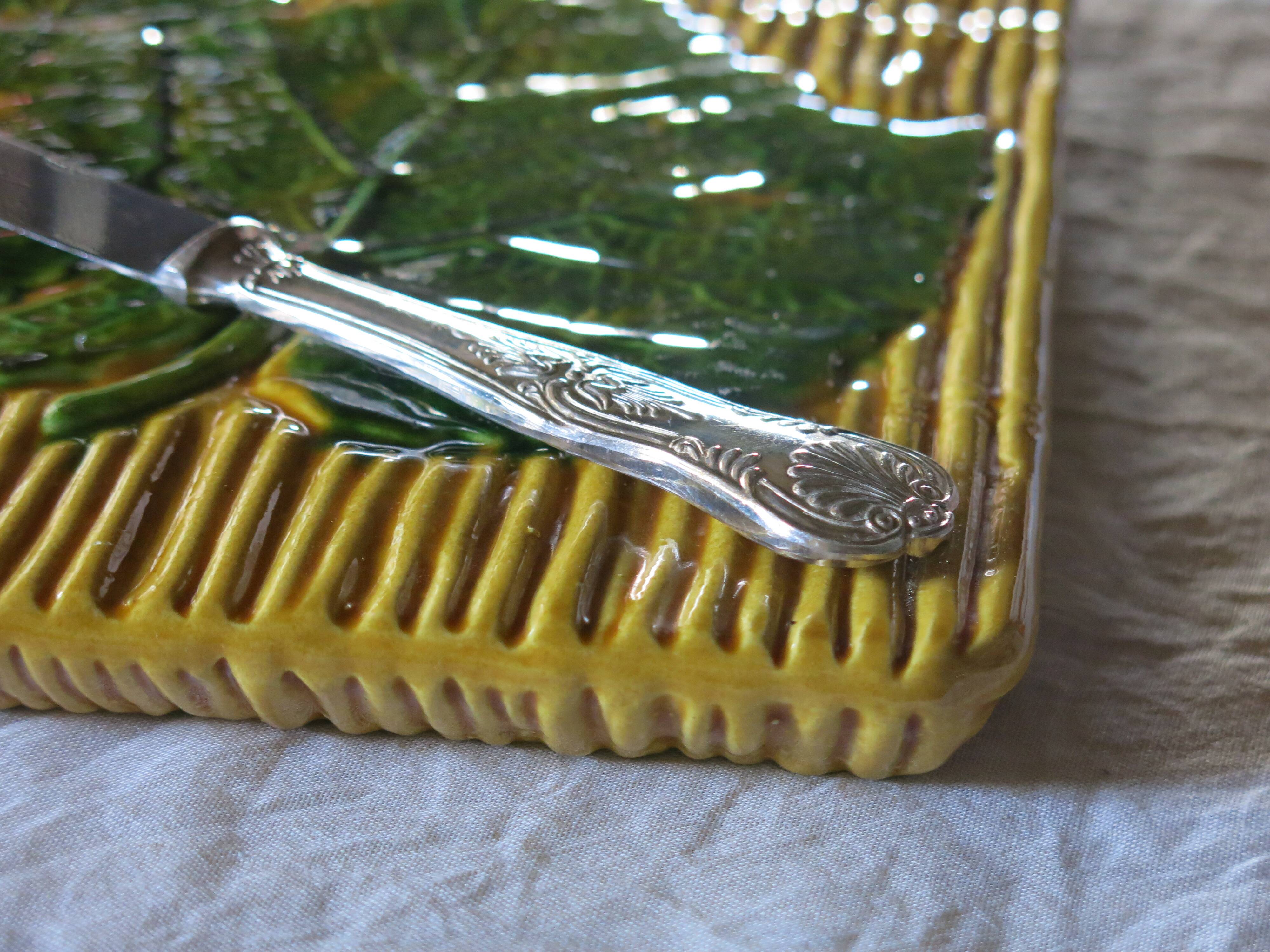 Very pretty cheese platter or trivet from Vallauris in very good condition