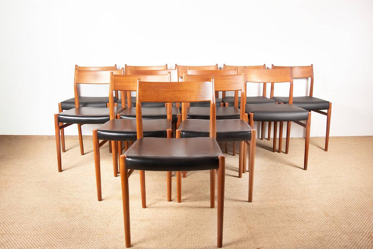 Set of 12 Danish chairs in teak and new skai, model 418, Arne Vodder.