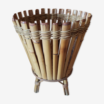 Ancient bamboo and rattan pot tripod cache