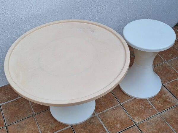 Table basse et tabouret crème et blanc estampillés Stamp, années 70