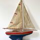 Voilier de bassin "modèle 400" navigable en bois, jouet ancien de la fameuse marque française Tirot