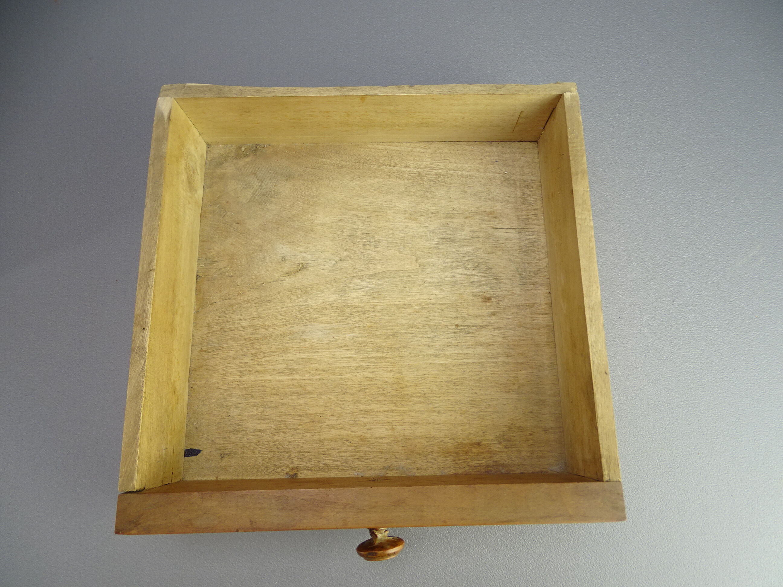 Table de chevet vintage en bois de merisier