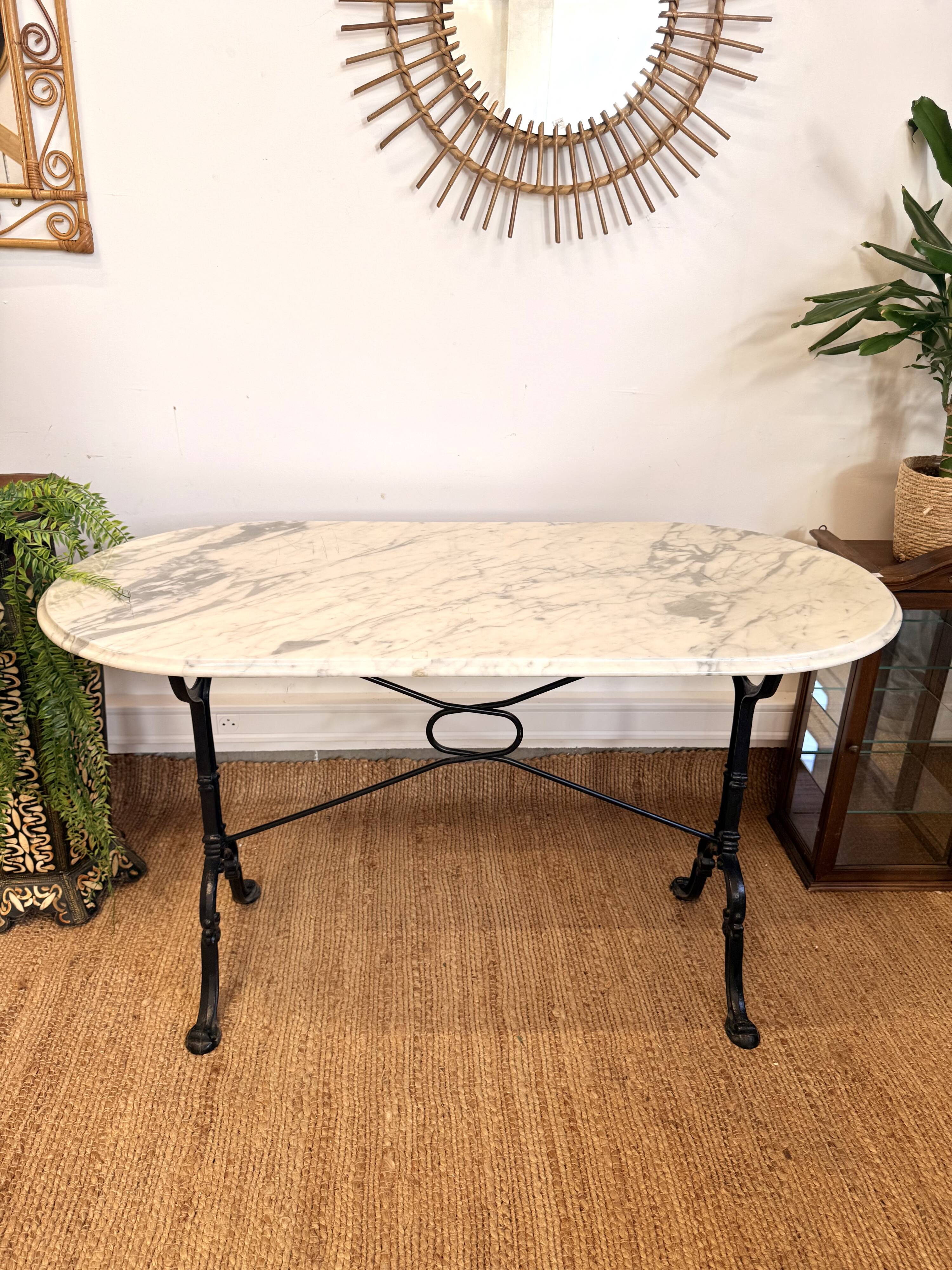 Table bistrot italienne en marbre et fonte