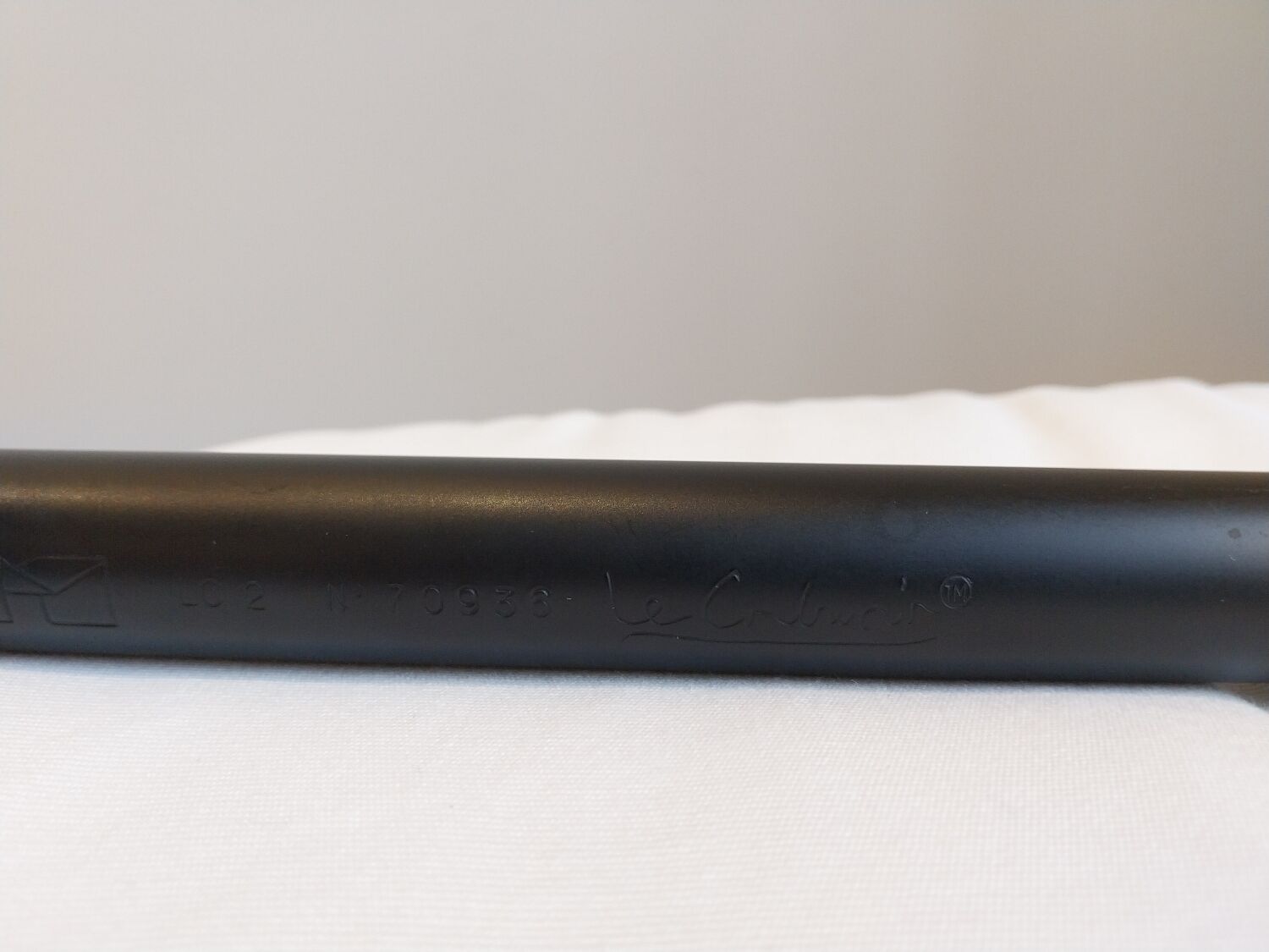 A sofa and two LC2 Cassina armchairs