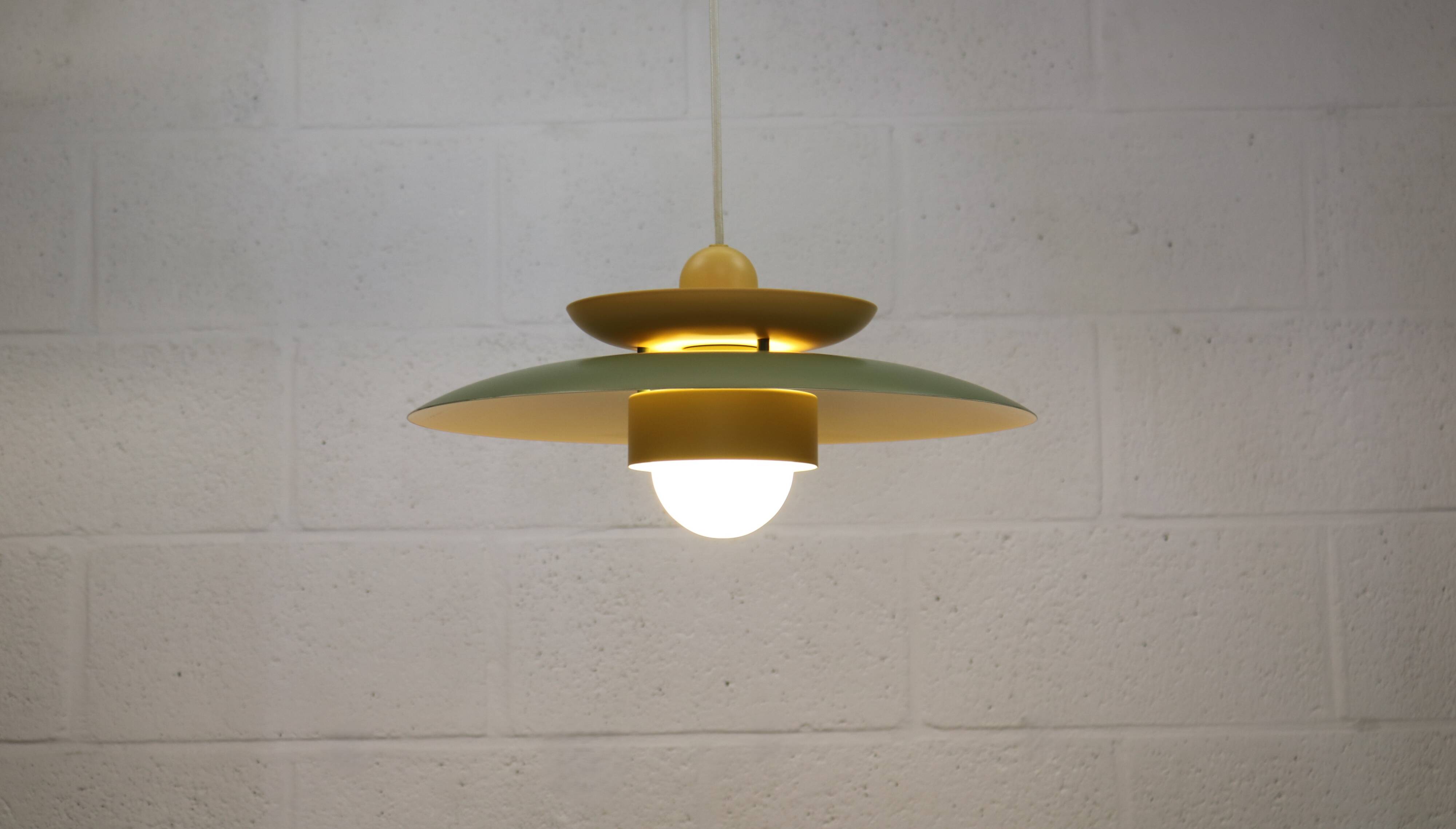 Lampe suspendue laquée verte vintage - Danemark 1980 -