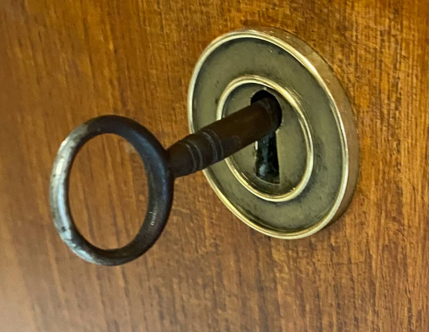 Vintage sideboard with compass feet