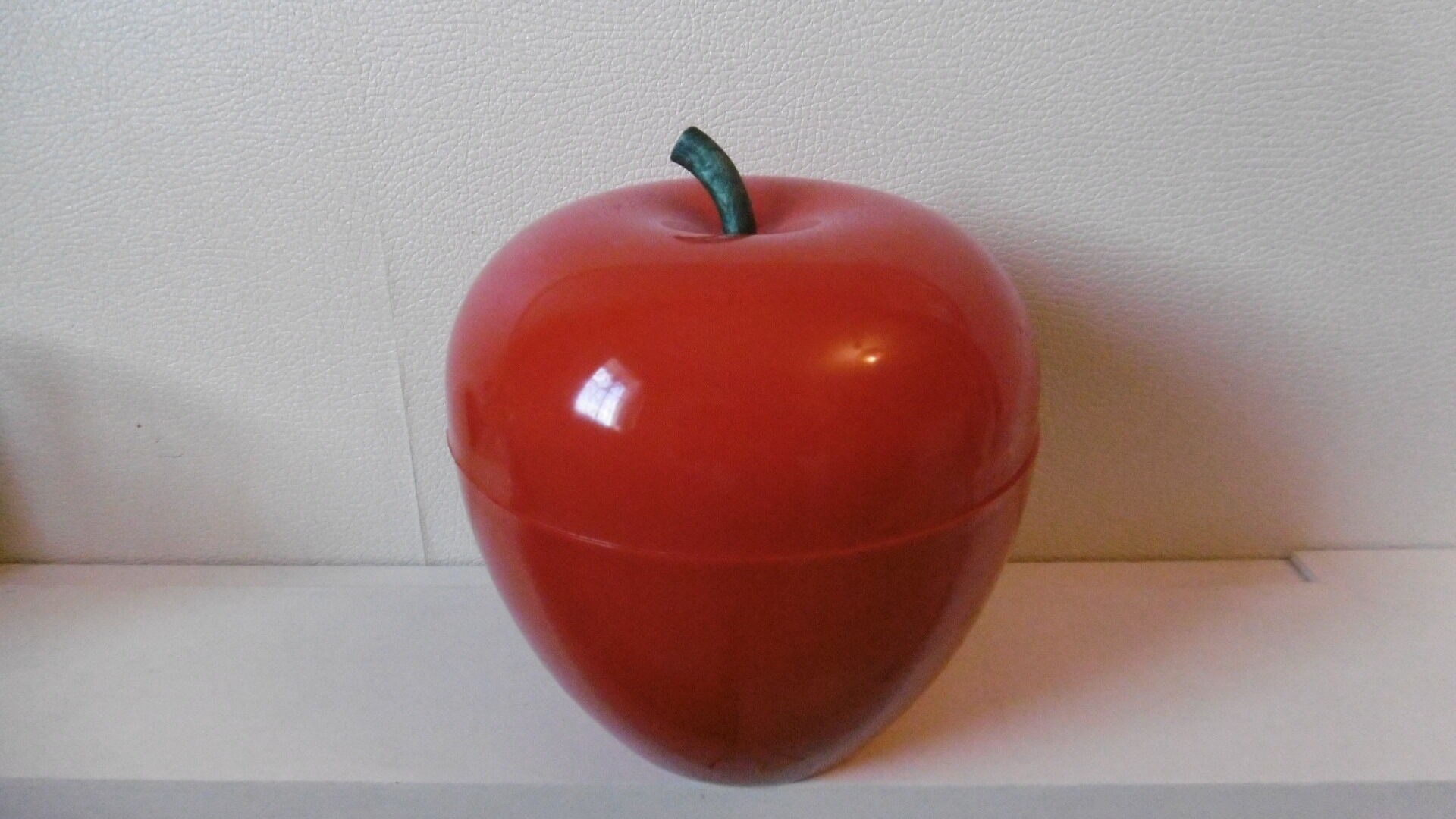 1970 apple ice bucket