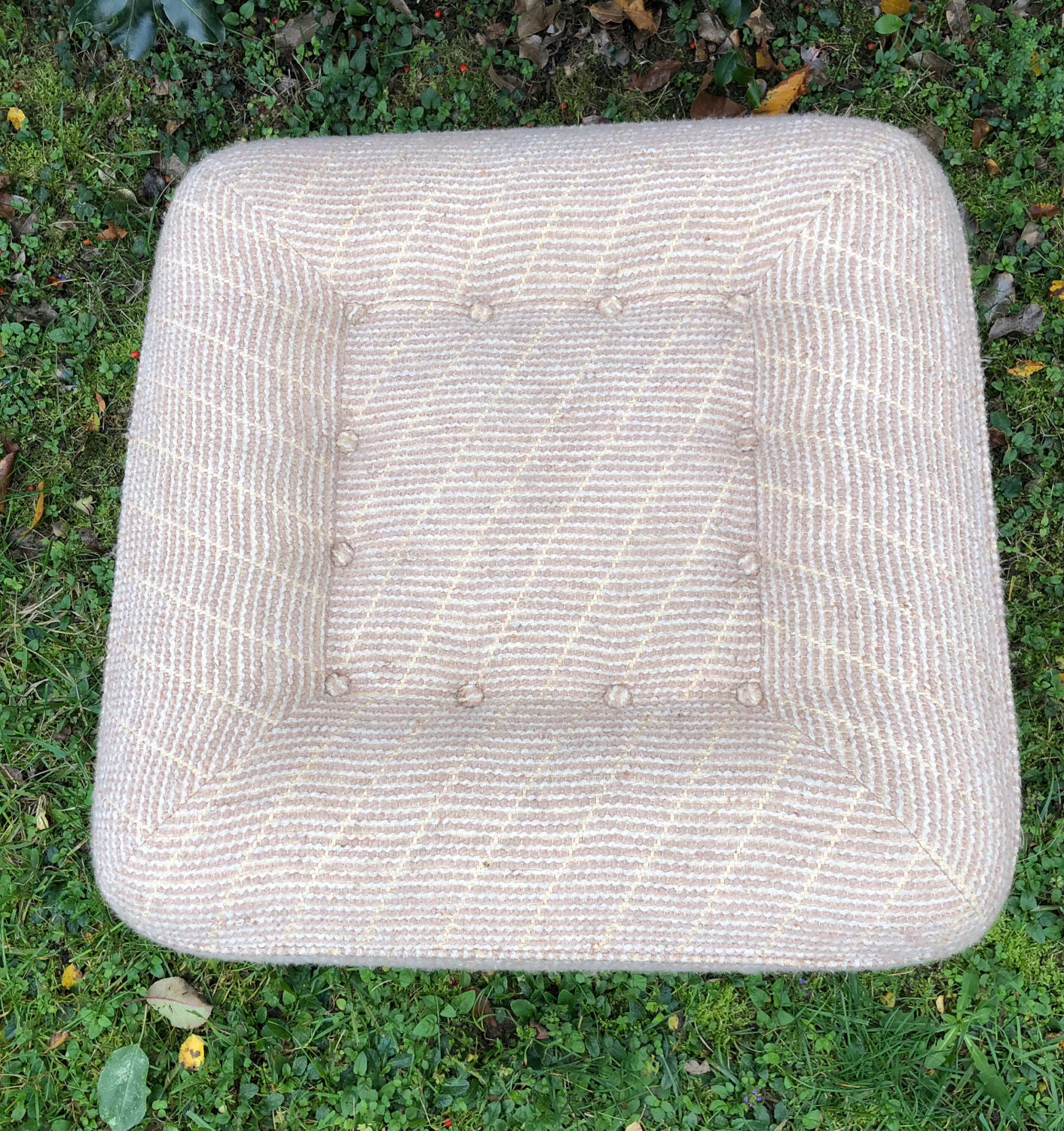 Square wool pouf