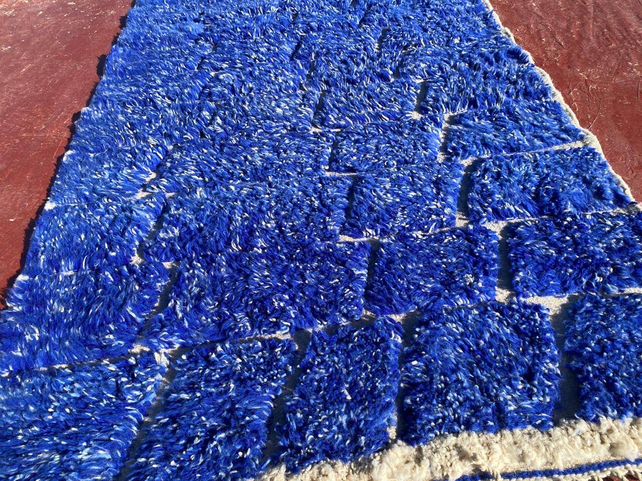 Beni Ouarain Berber rug in Majorelle blue, 250x150 cm – natural wool