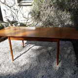 Extendable teak table