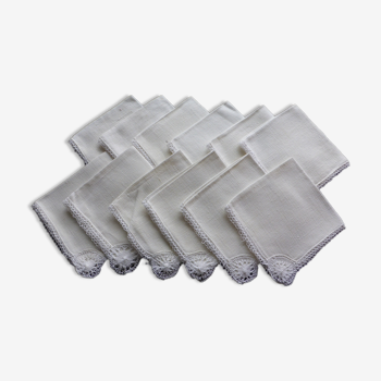 12 serviettes à cocktail anciennes en lin blanc cassé bordé de dentelle