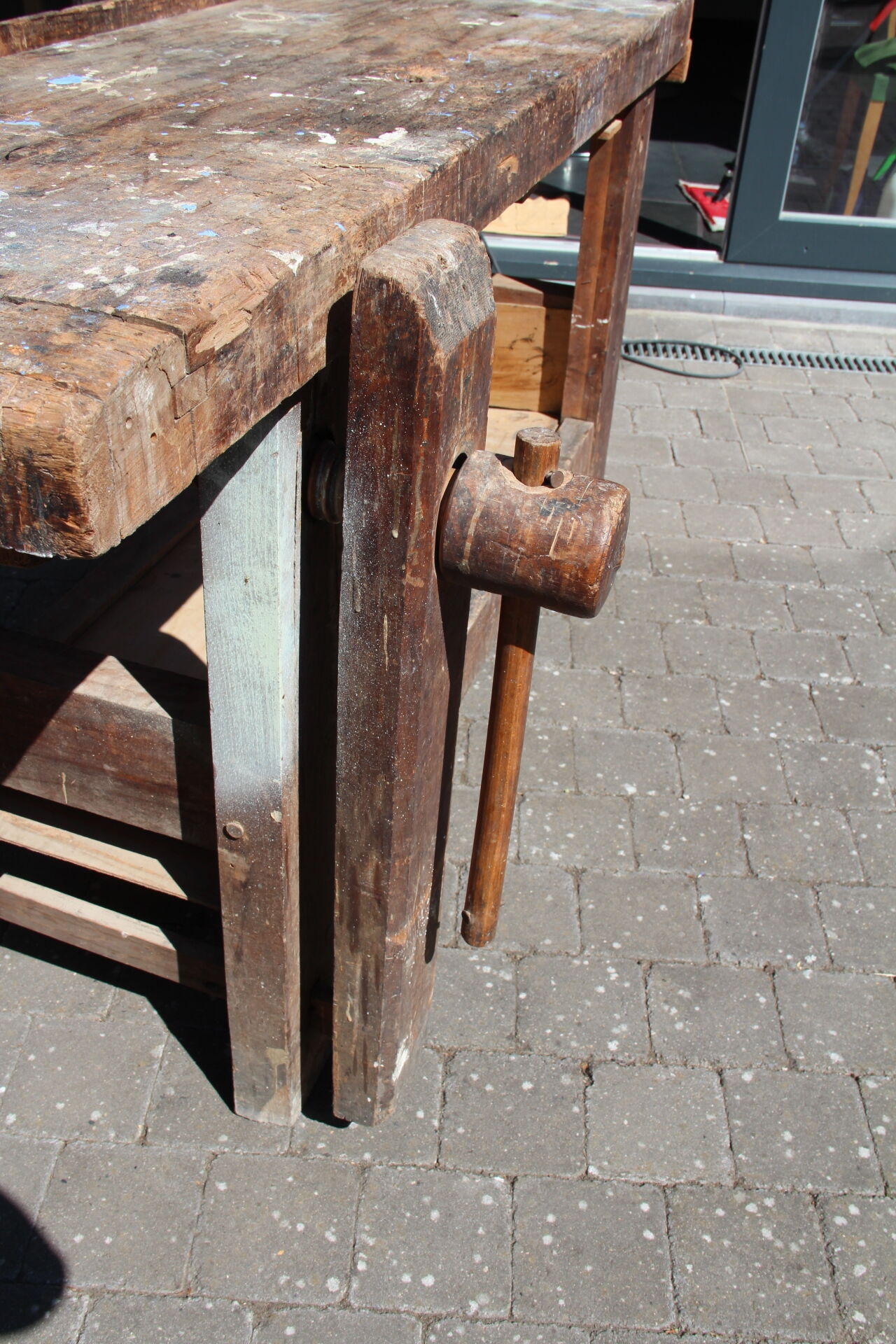 Industrial establishment with old vice 170 cm