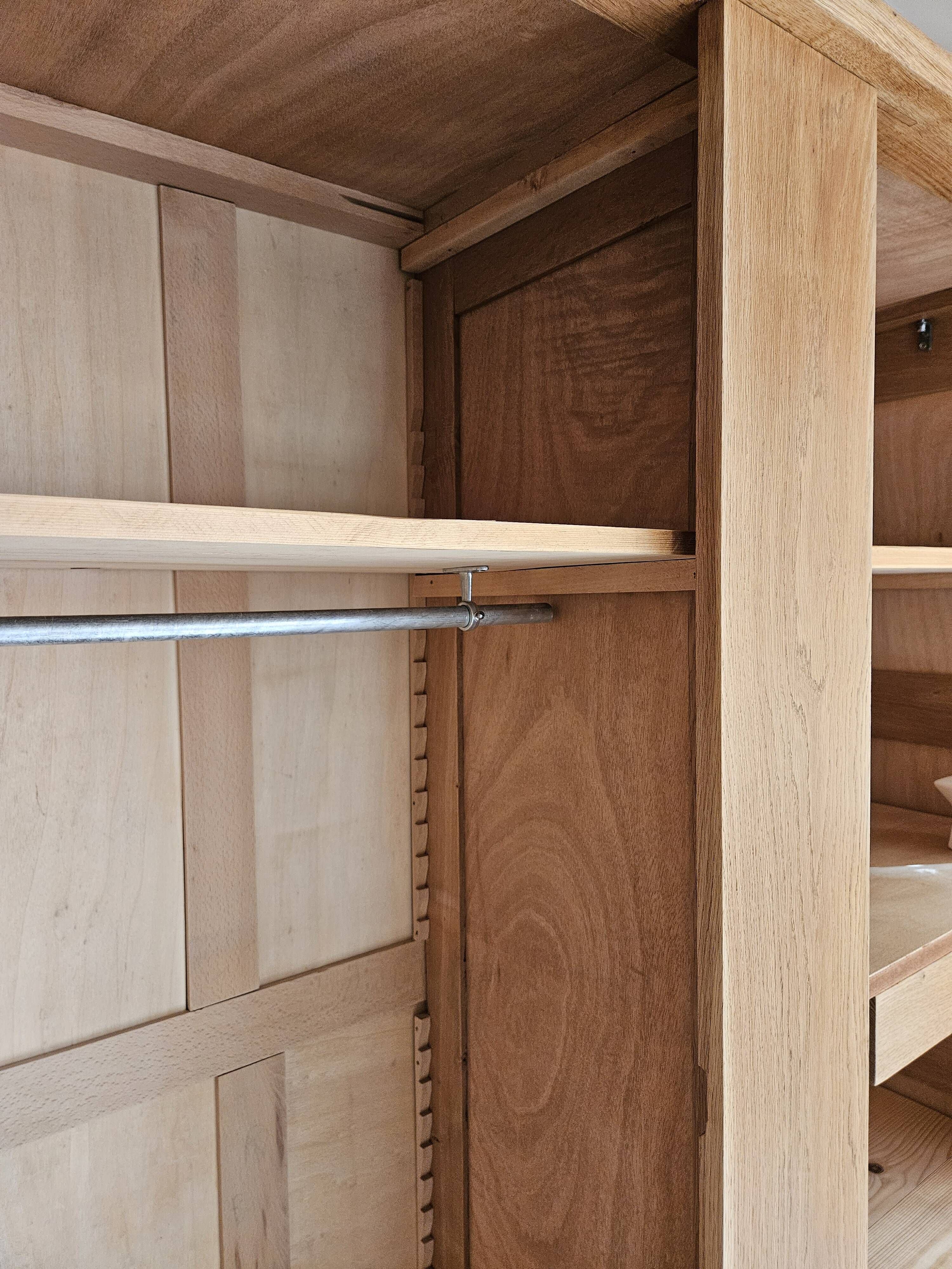 Armoire vintage