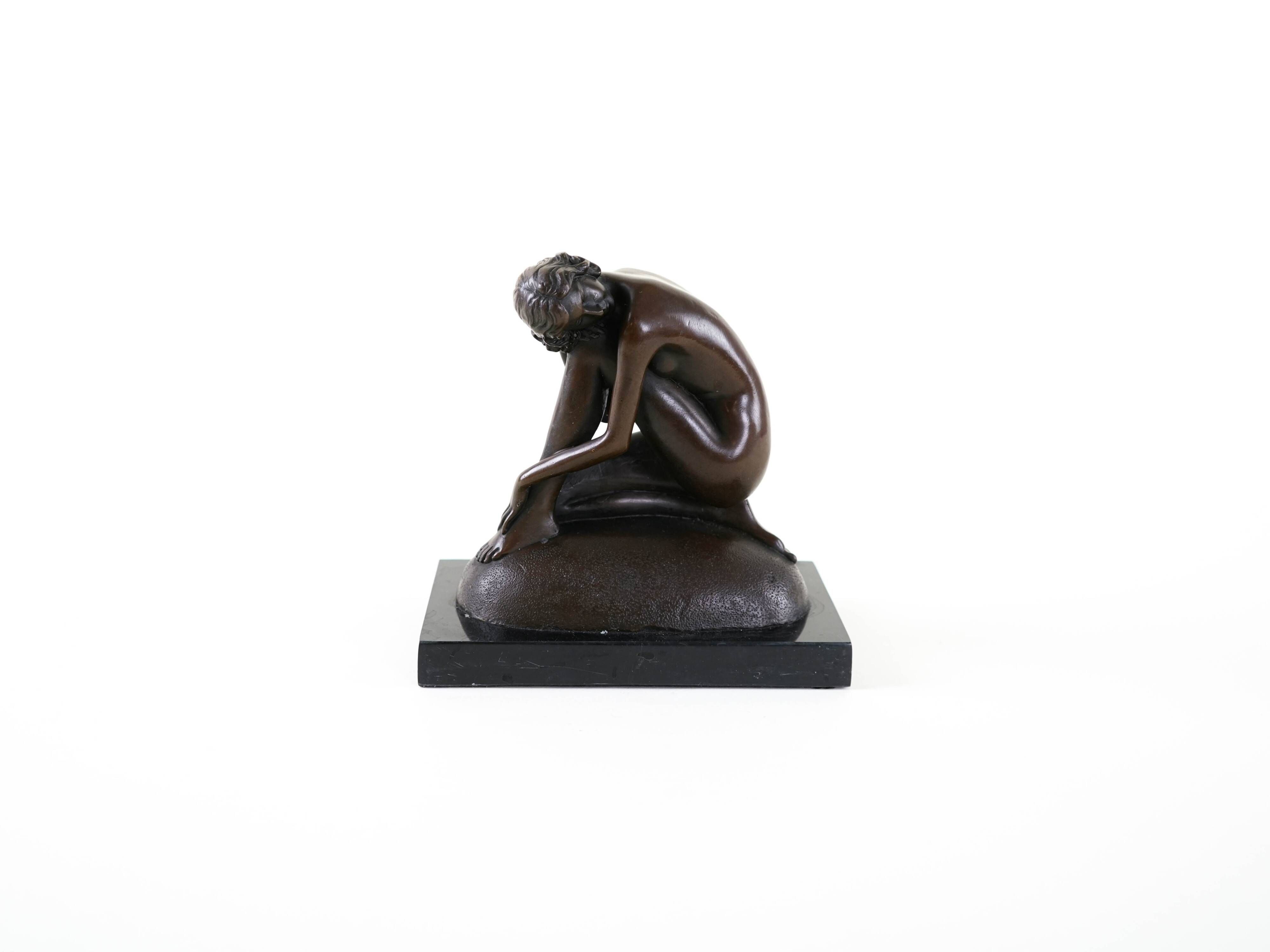 Art Deco female nude figurine – bronze-toned sculpture on geometric base, 1920s/1930s