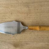 Bamboo handle pie shovel
