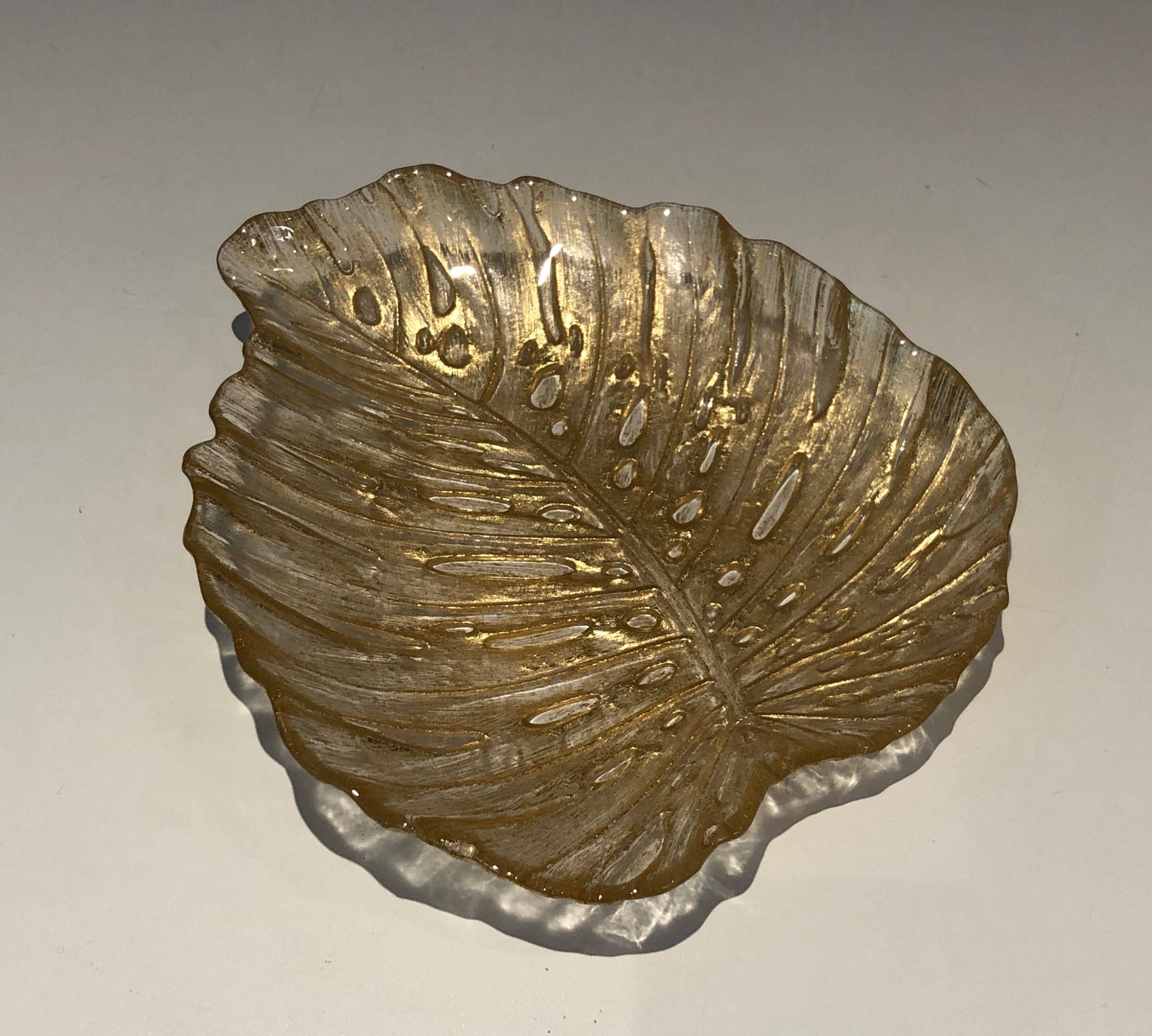 Leaf-shaped ashtray in Murano crystal