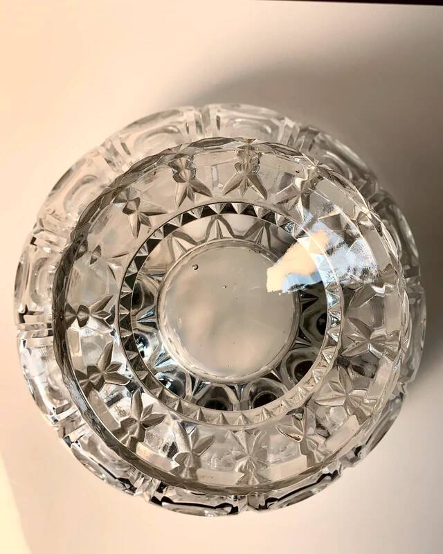 Cut and engraved crystal footed bowl, floral decoration – classic style / centrepiece - 20th century
