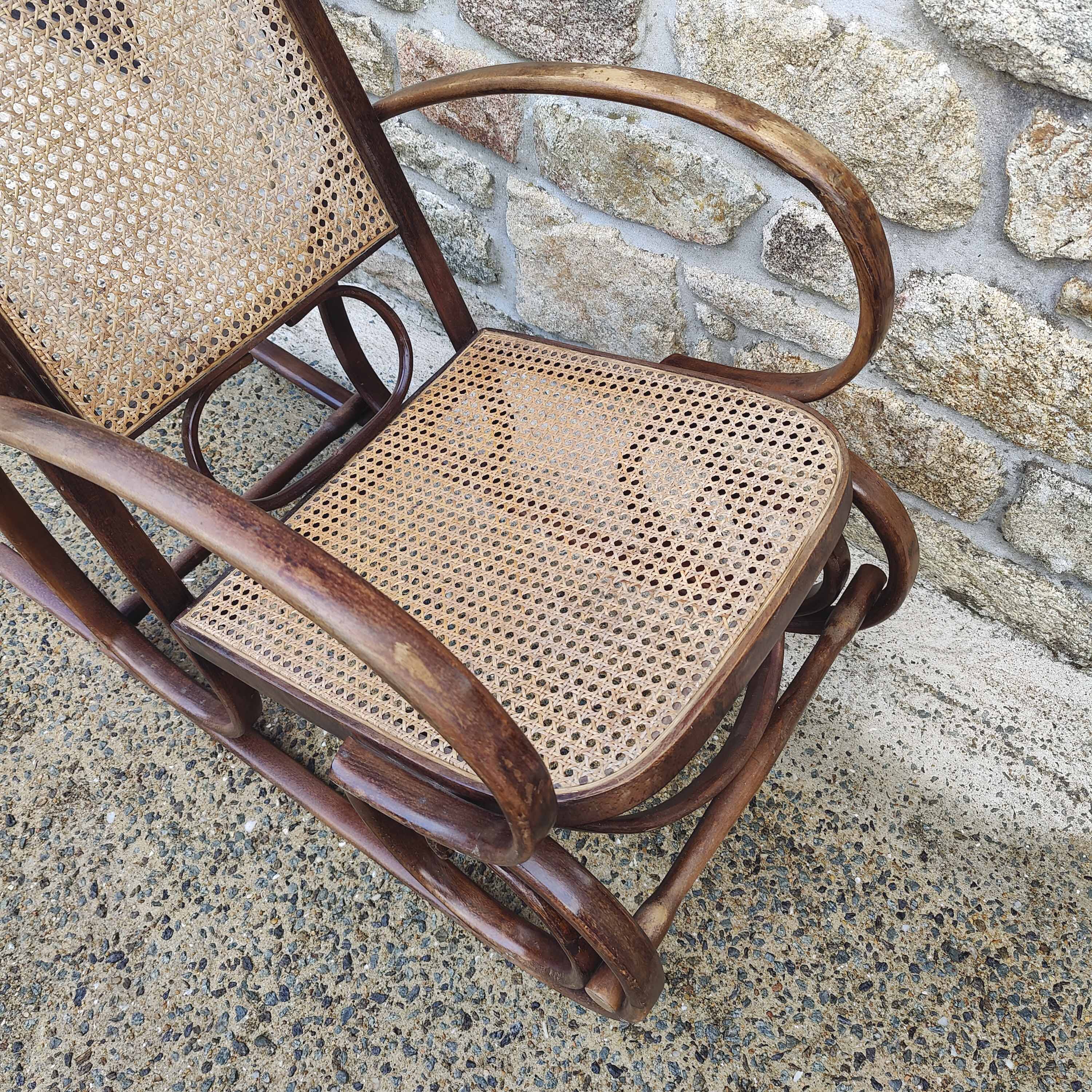 Rocking-chair cannage and curved wood