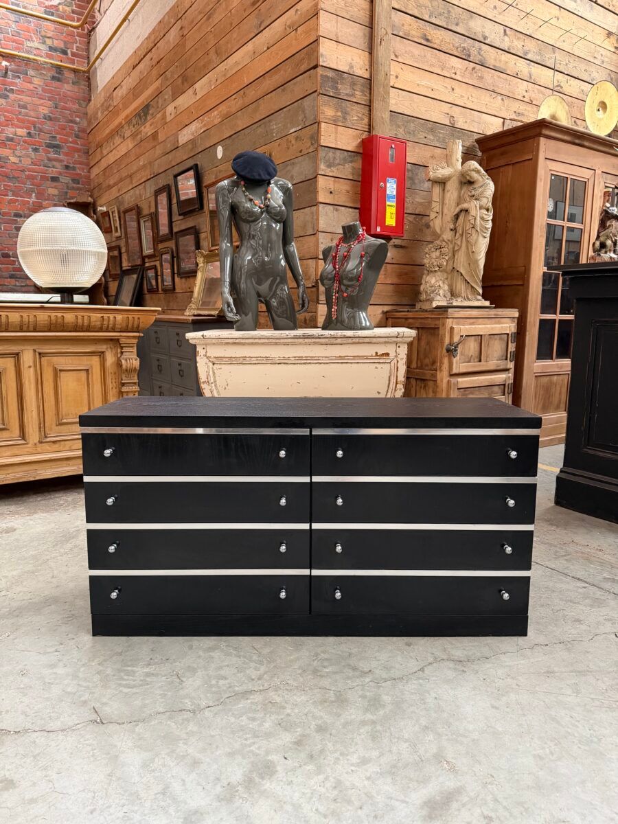 Storage unit with 8 drawers