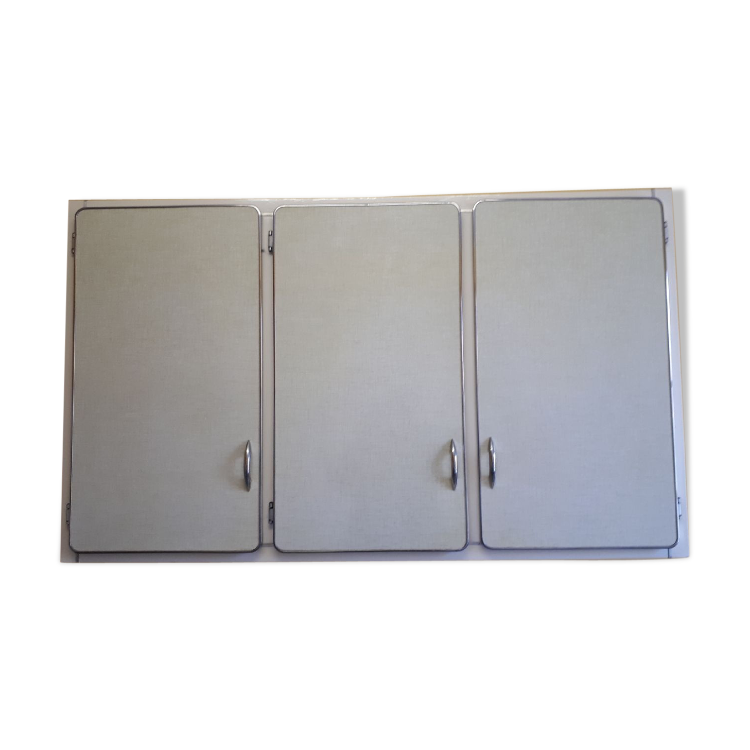 Pivoteau kitchen cupboards in formica