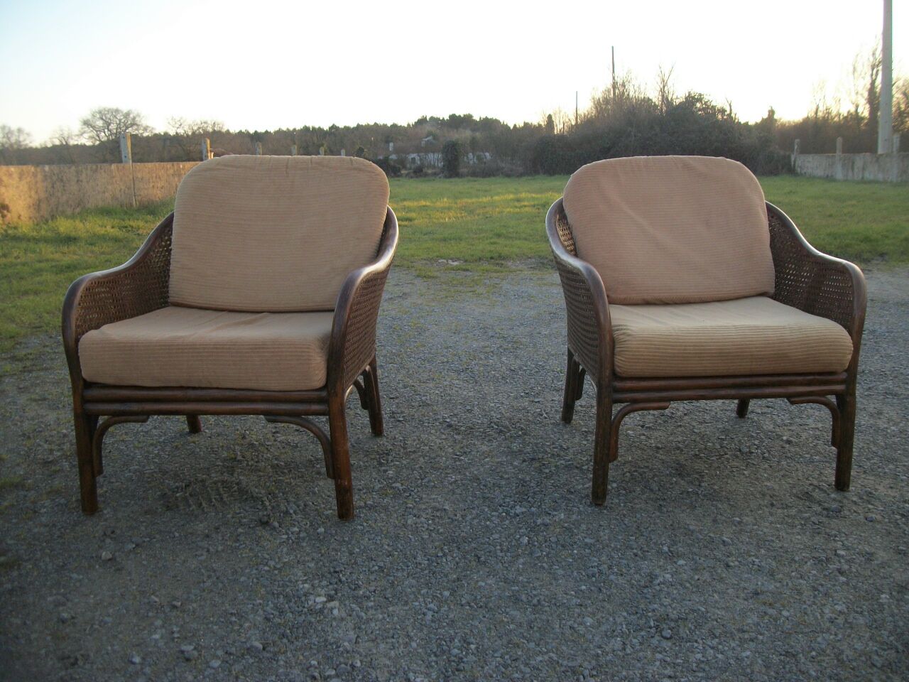 Pair of low rattan shepherdesses