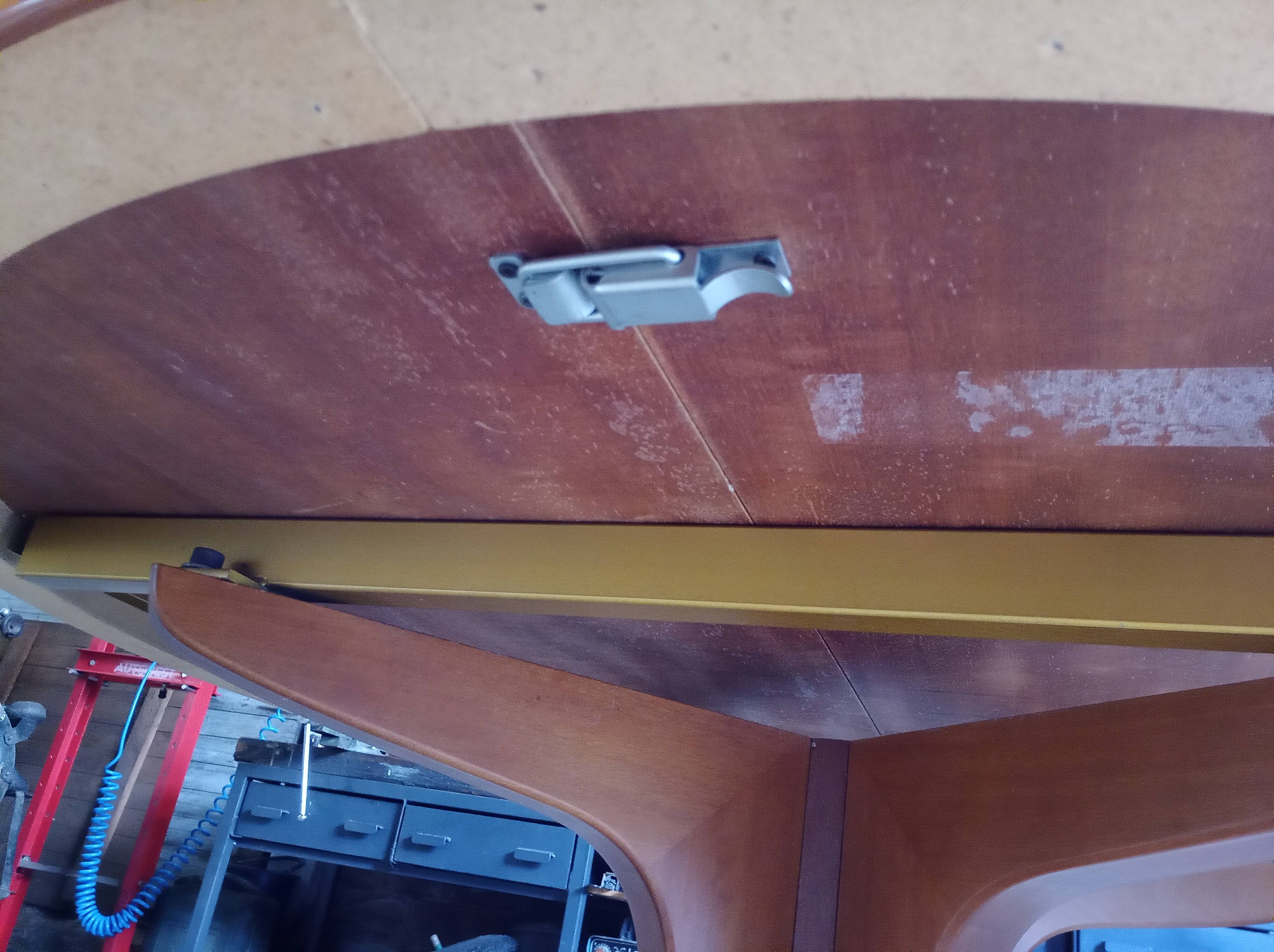 Scandinavian extending table