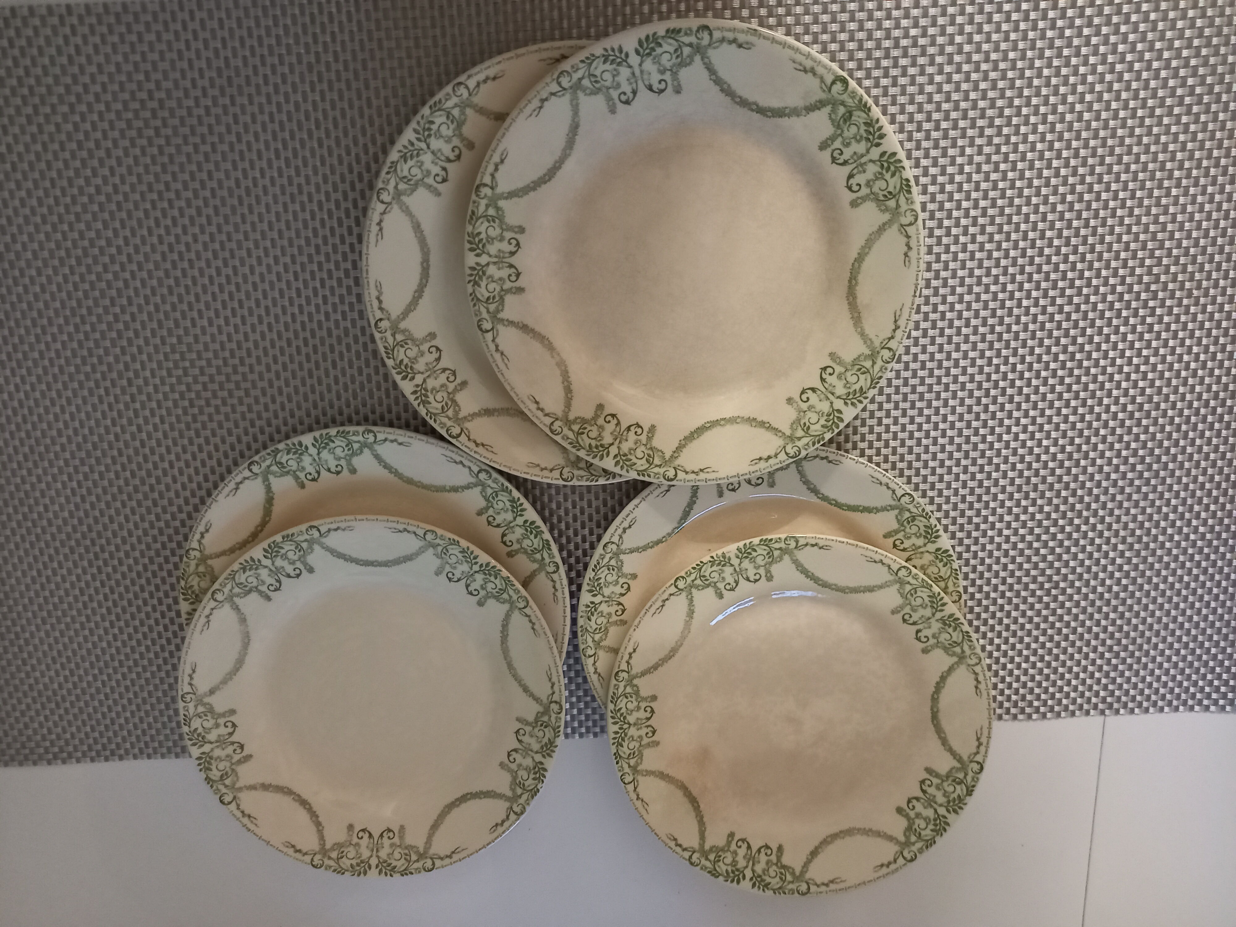 Series of 6 plates