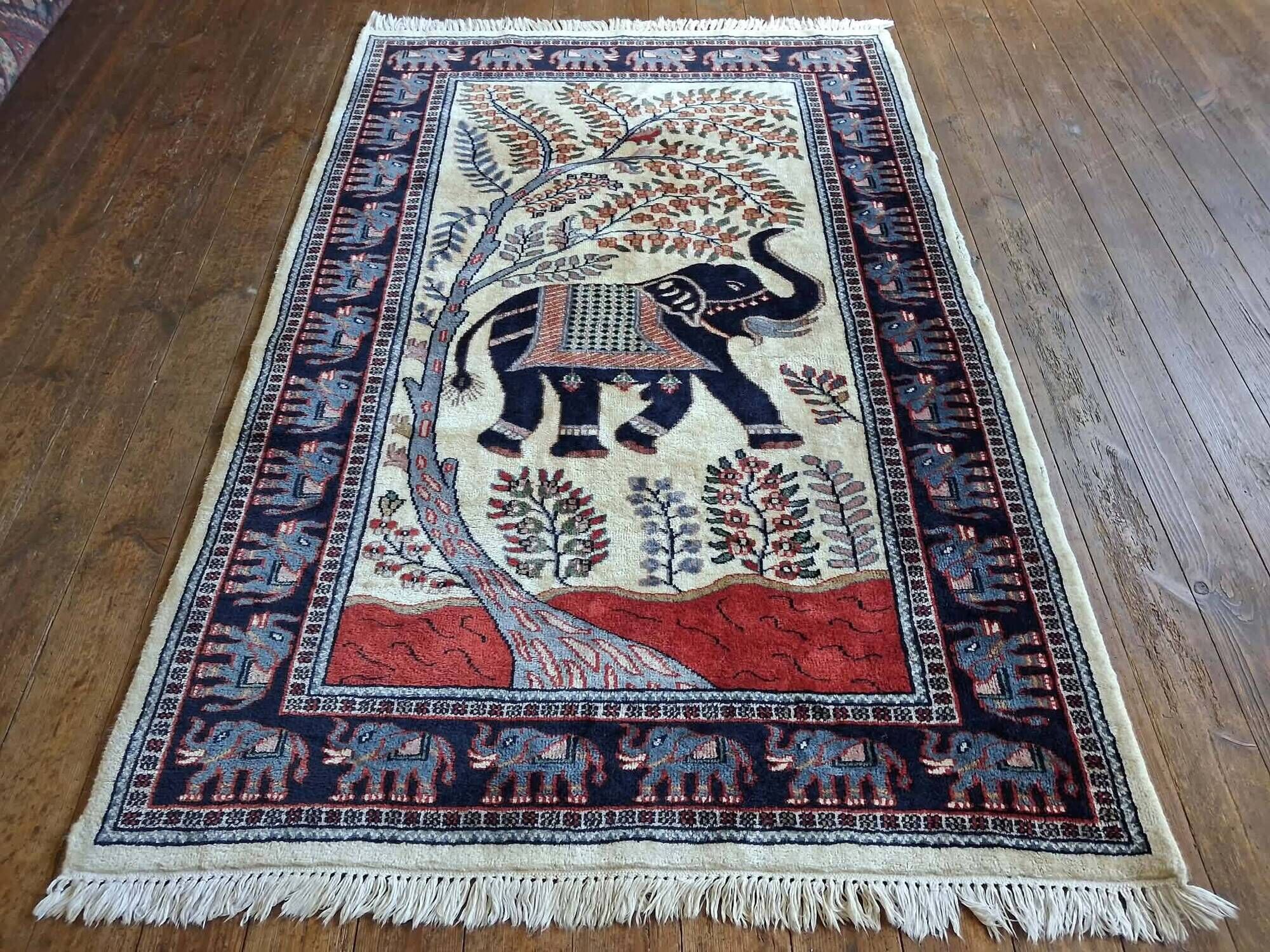 Handmade Indian rug Rajasthan 190x123cm