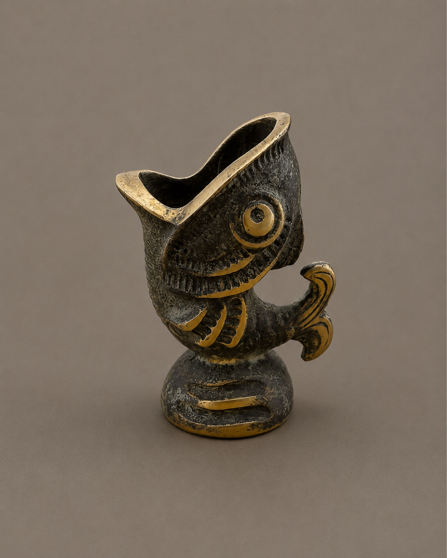 Zoomorphic Ashtray Sculpture in Patinated Brass - Vintage Mid-Century