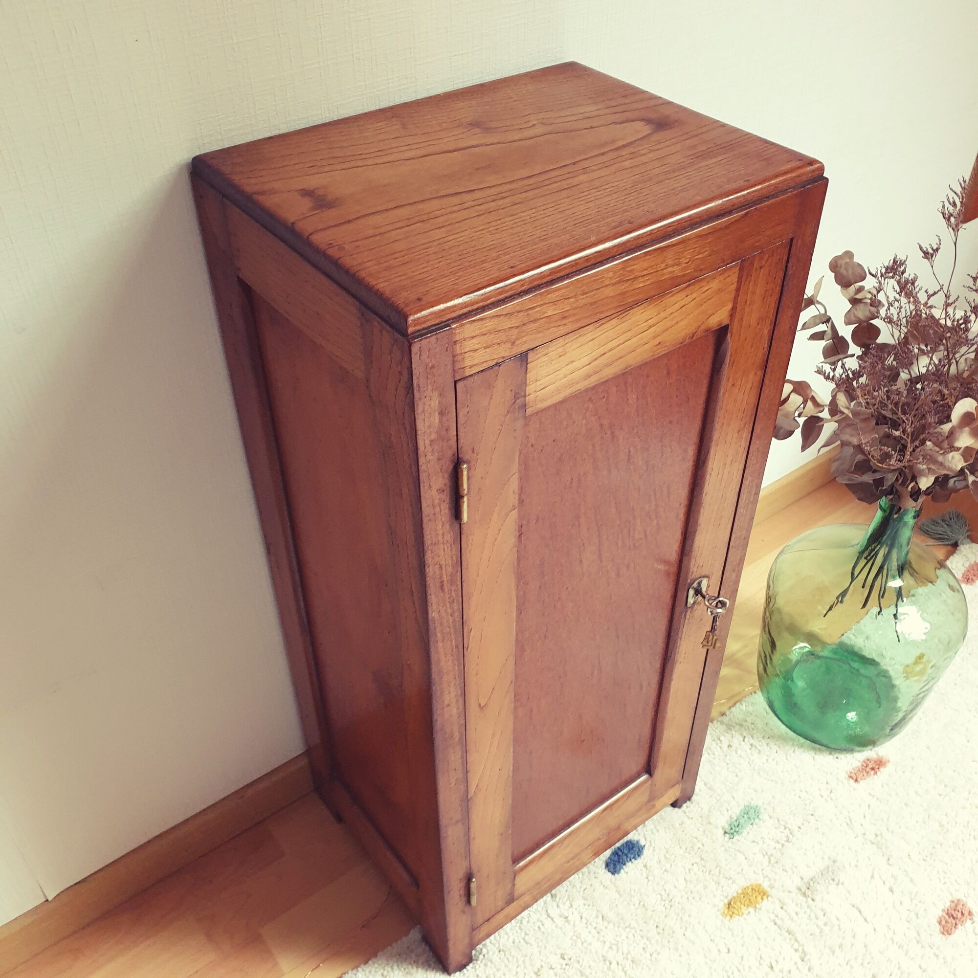 Furniture of metier in its juice perfect vintage condition