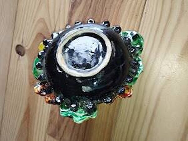 Objet décoratif en barbotine bouquet de pensées, années 50