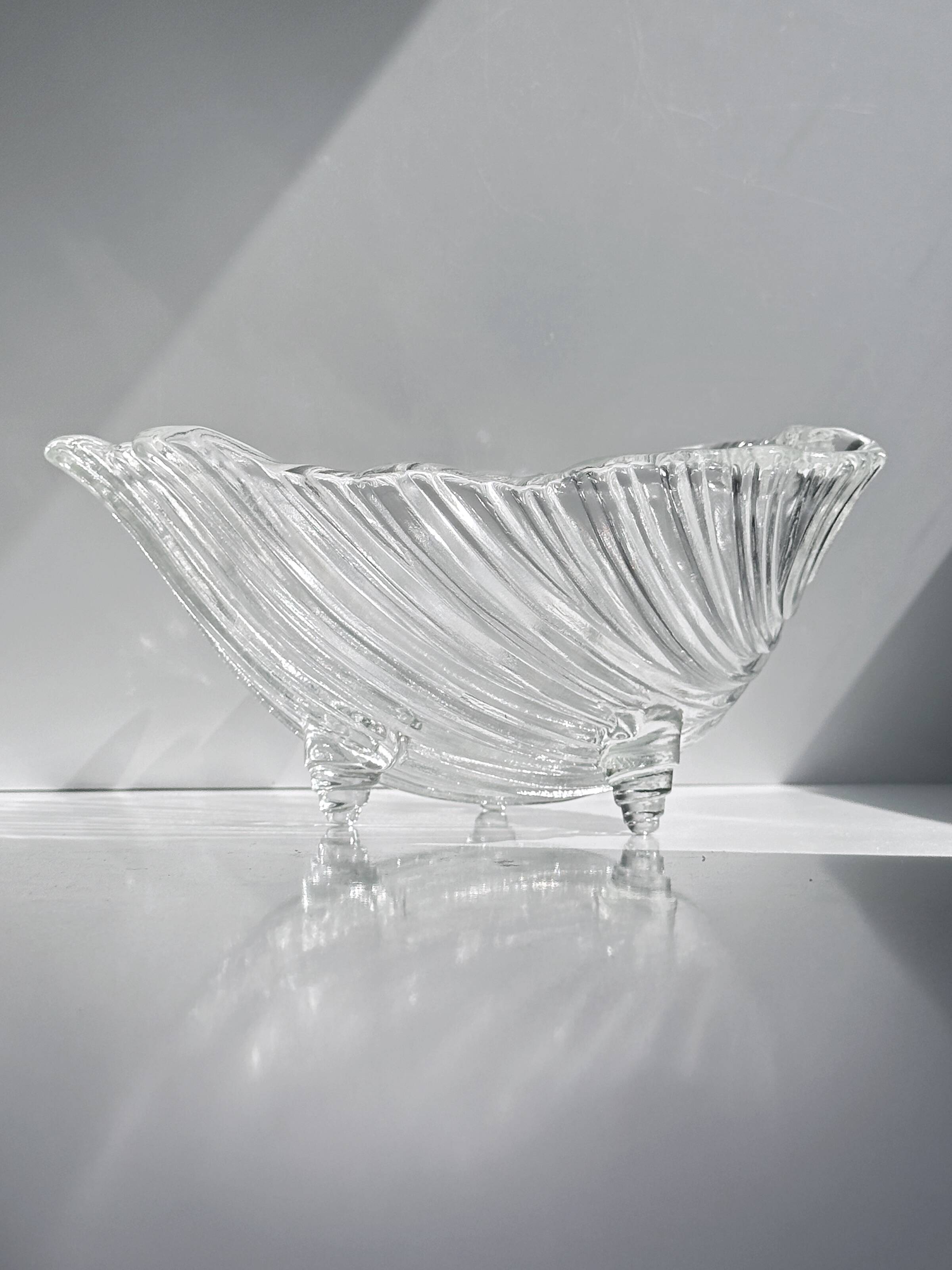 Large shell shaped bowl - Art Deco Revival 1980s