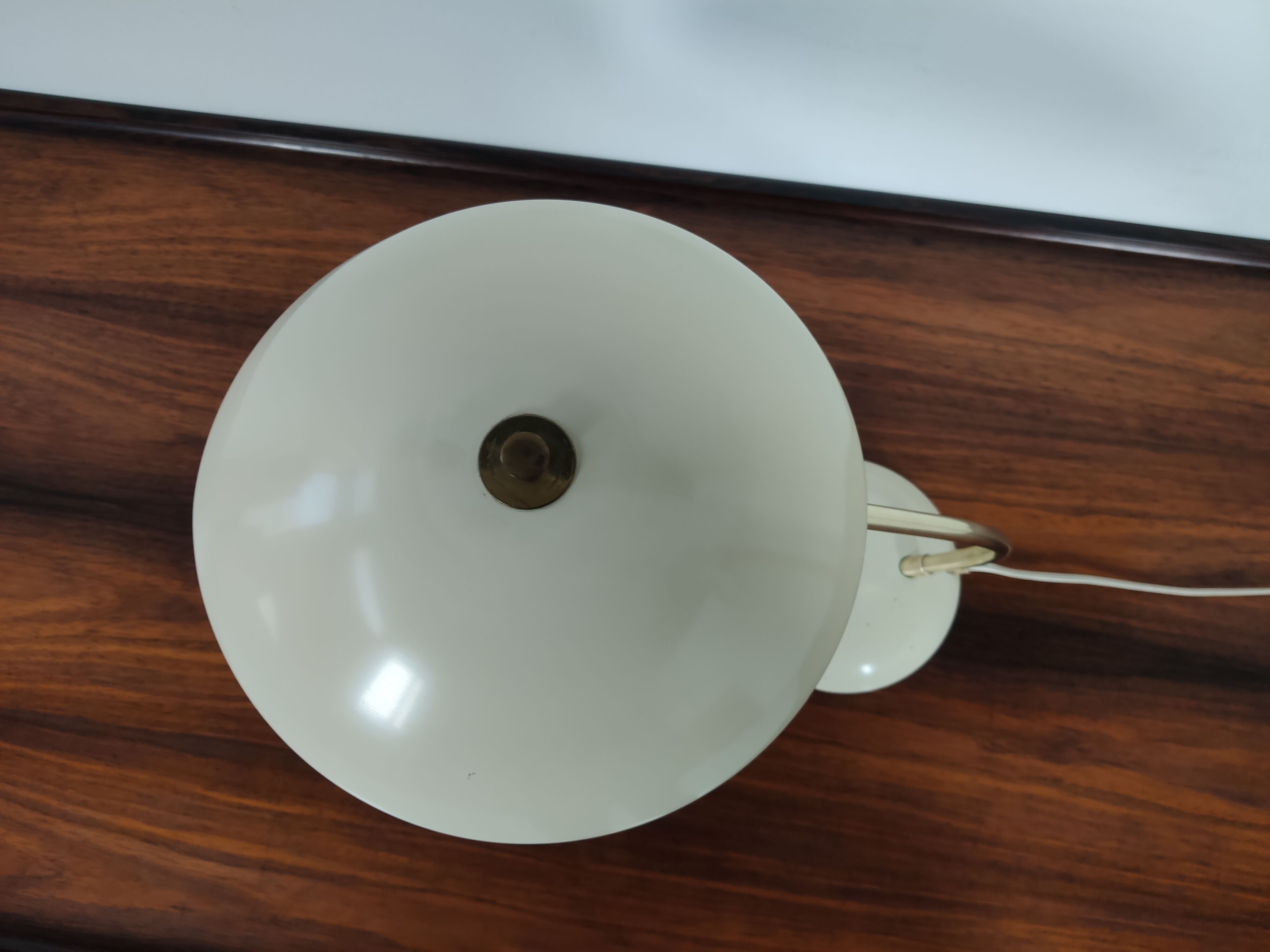 Brass and metal-laying lamp