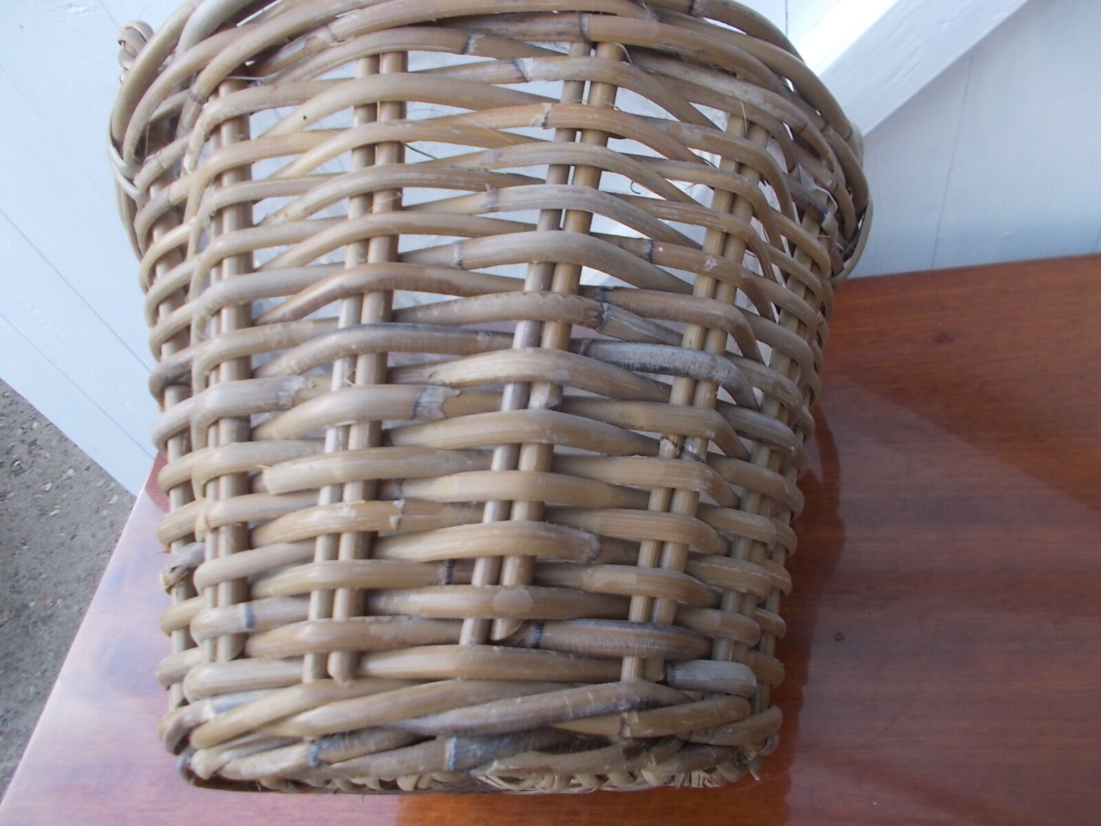 Willow cache pot with handles