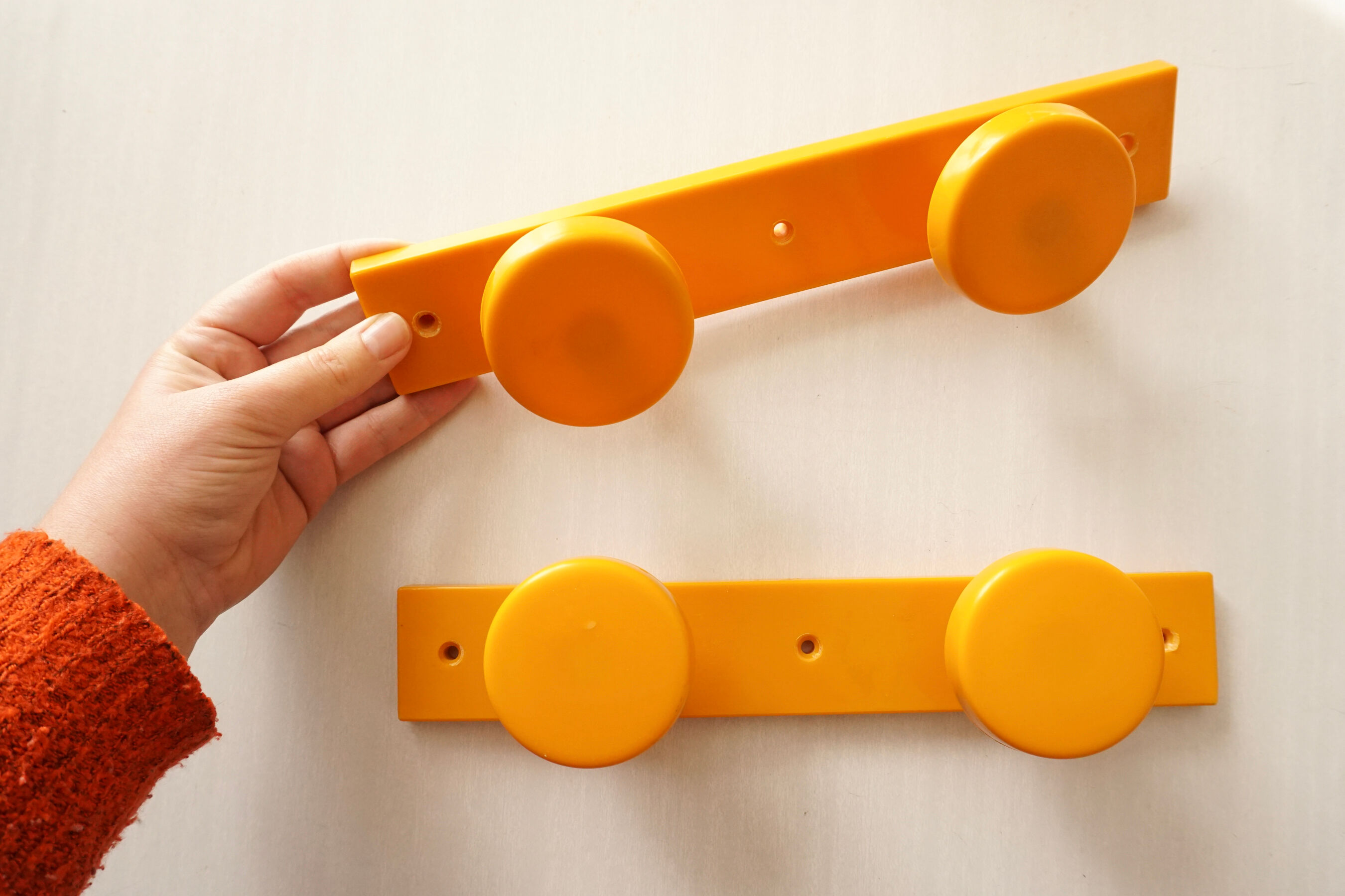 Double orange hooks 70's