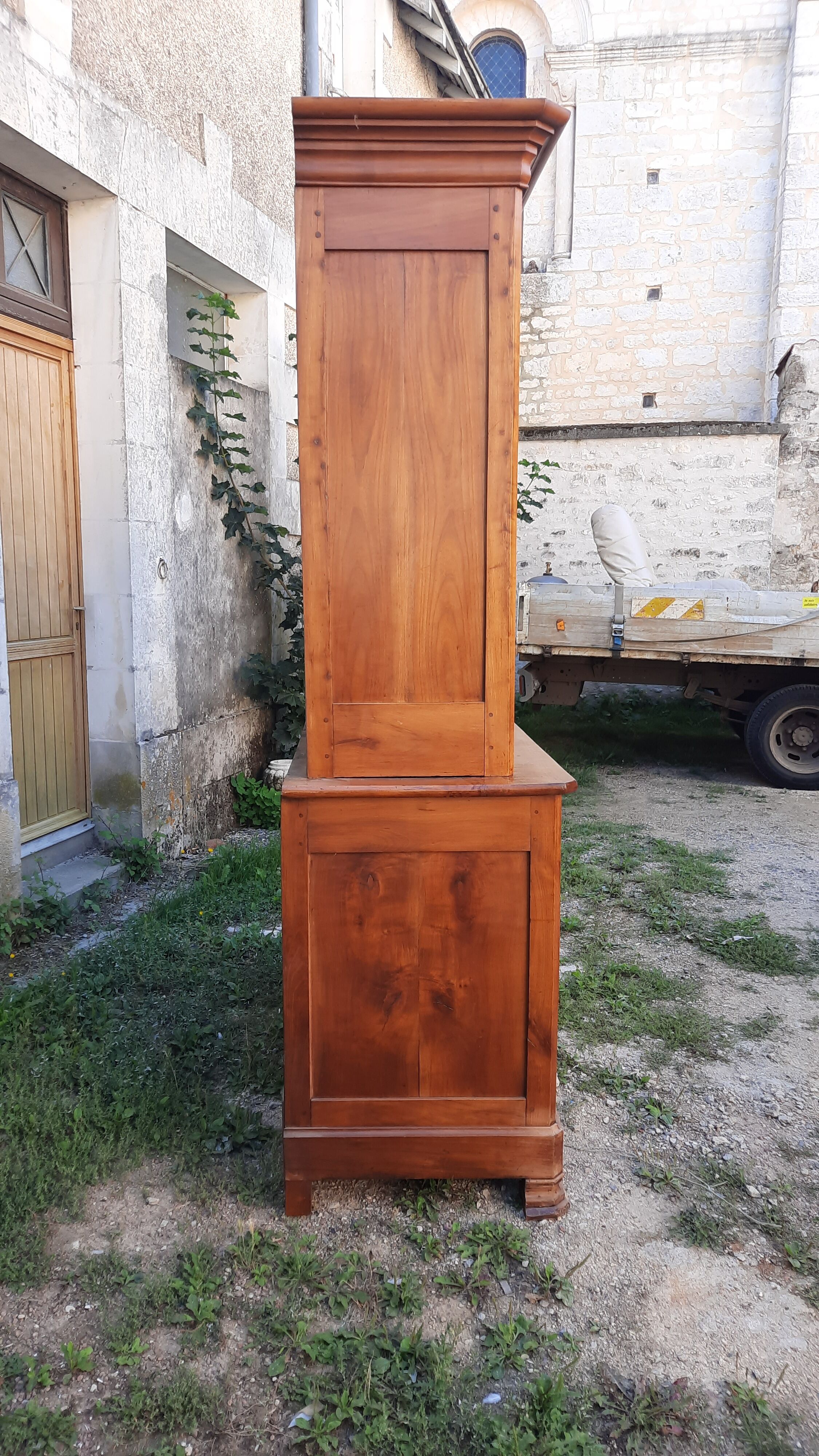 Louis Philippe dresser