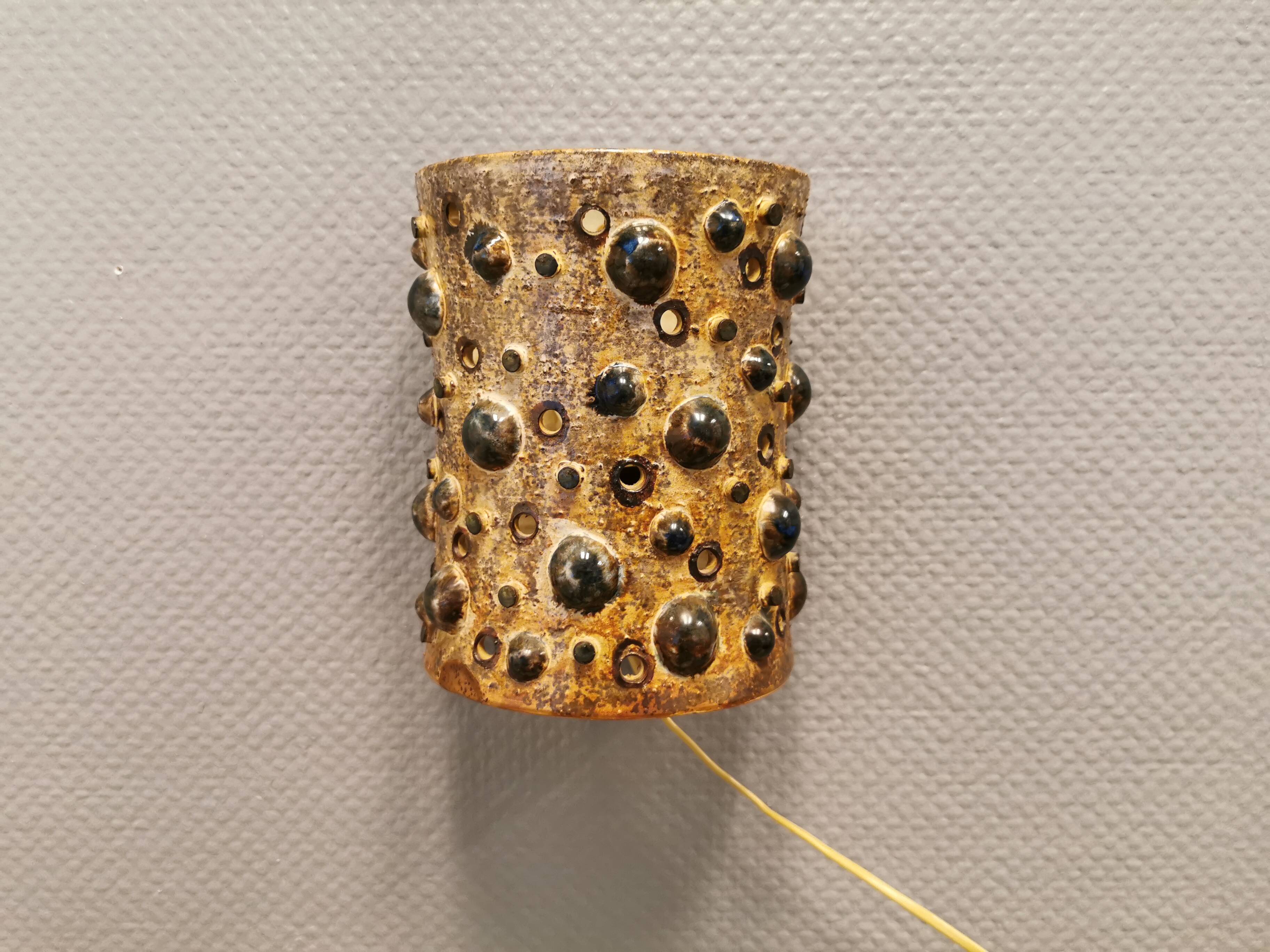 Ceramic wall light, designed by Jette Hellerøe for Axella Denmark, 1960s.