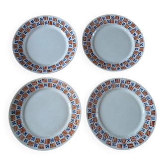4 assiettes plates anciennes en terre de fer