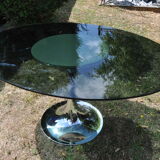 Oval tulip foot table from the 70s