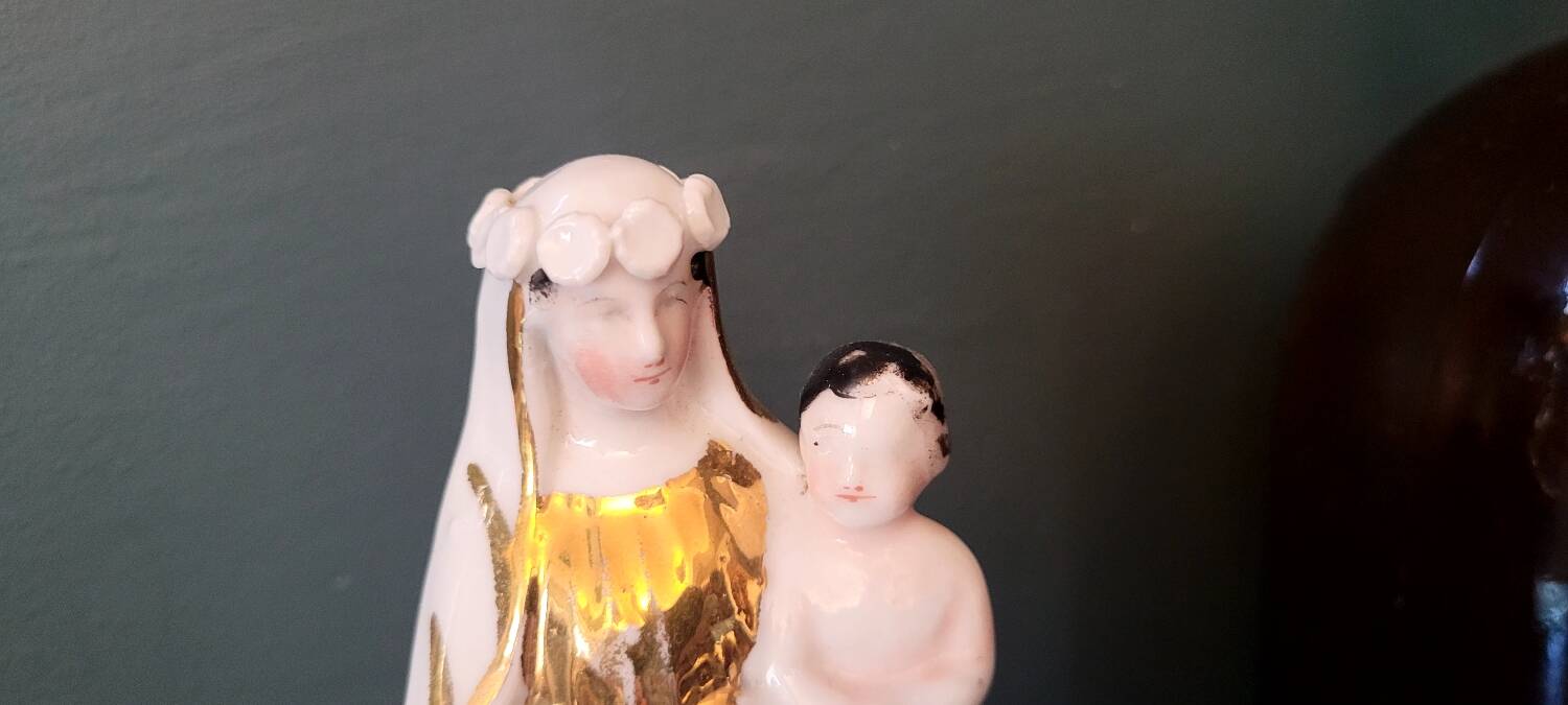 Virgin and Child + small vase. Gilded with fine gold
