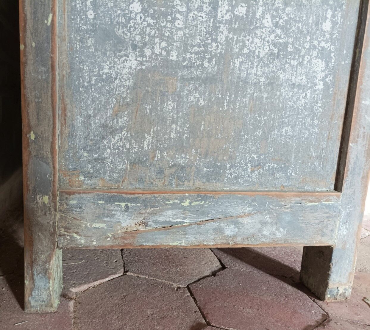 Armoire parisienne