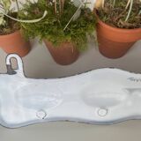 Enamelled sheet metal with inscriptions and hooks