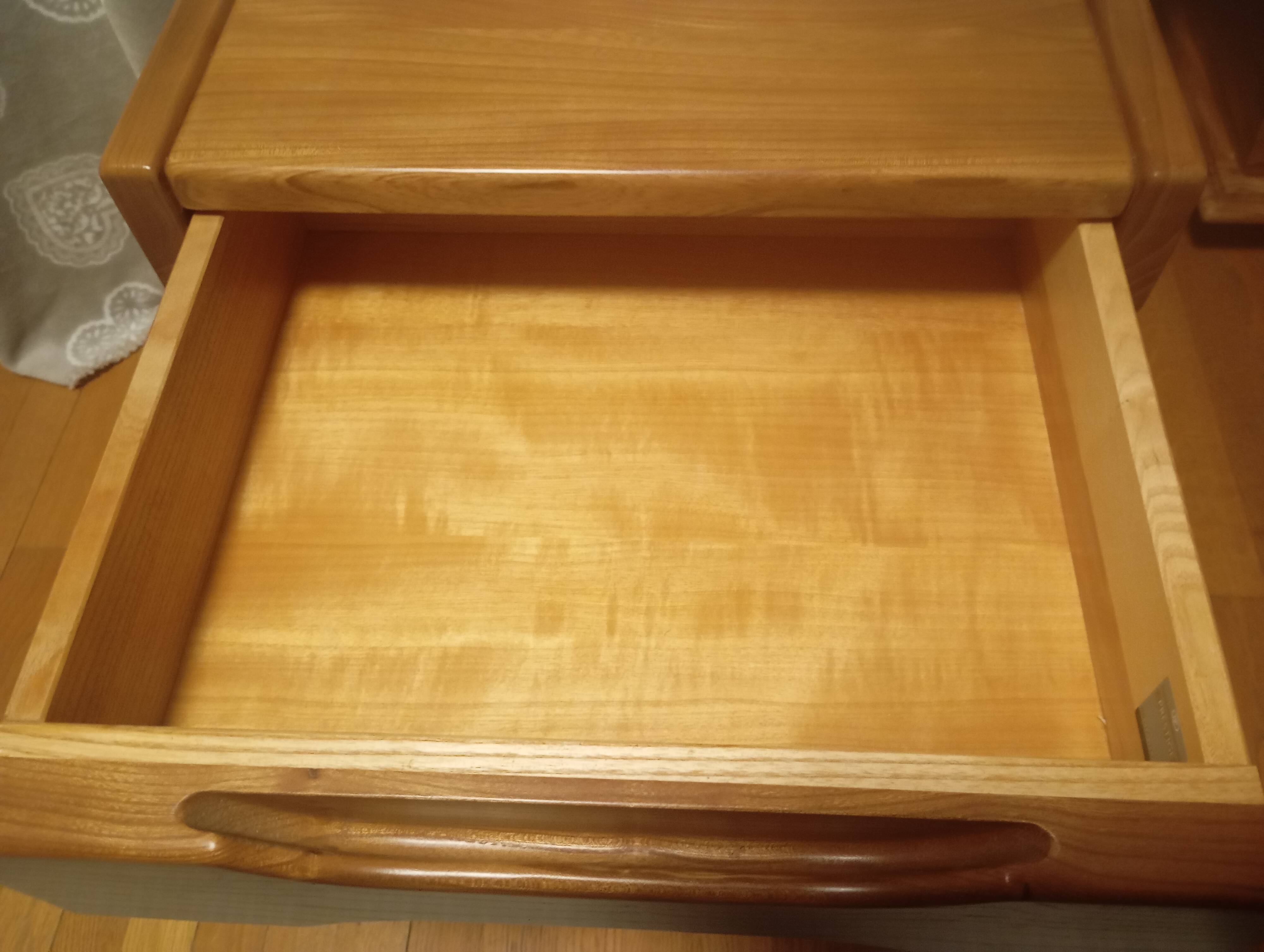 Regain bedside table in solid elm