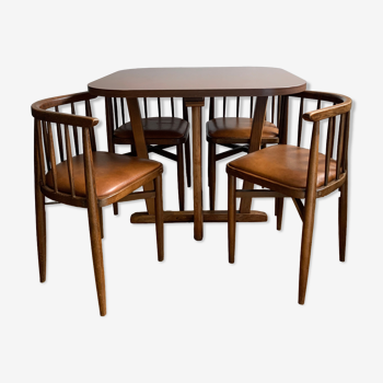 Built-in table and chairs Thonet
