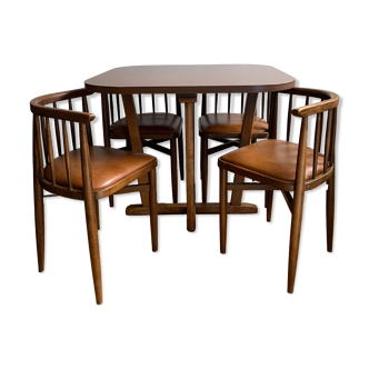 Table et chaises encastrables Thonet