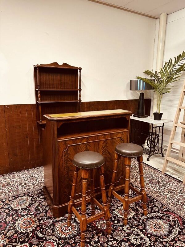 Bar anglais antique en acajou Chesterfield avec tabourets de bar